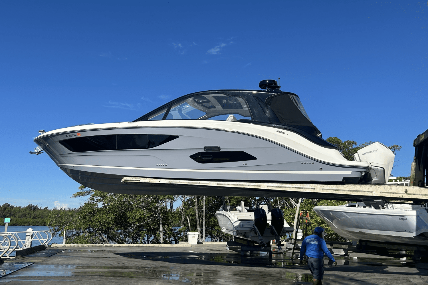 2022 Sea Ray 370 SUNDANCER OUTBOARD