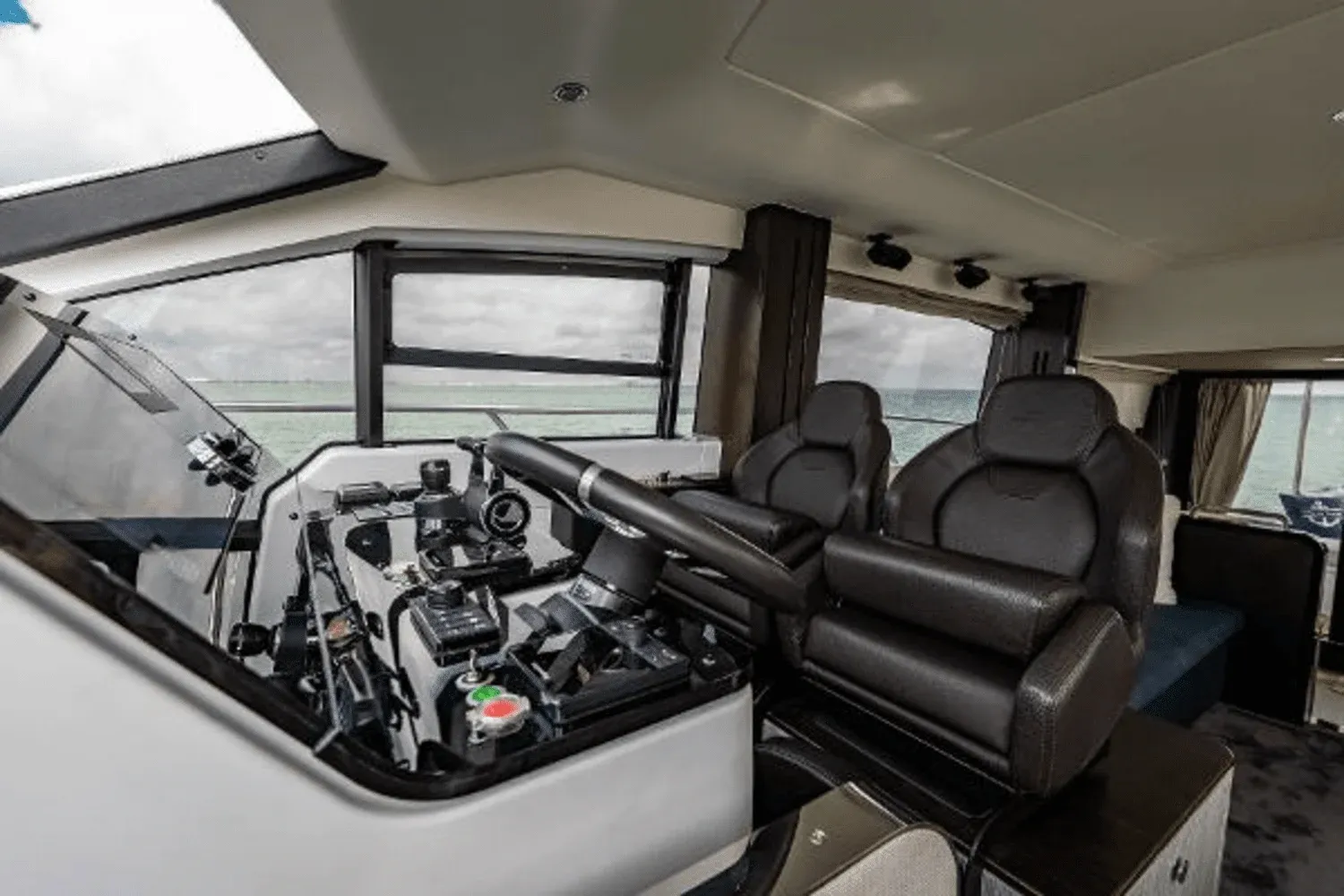 2022 Azimut FLY Image Thumbnail #14