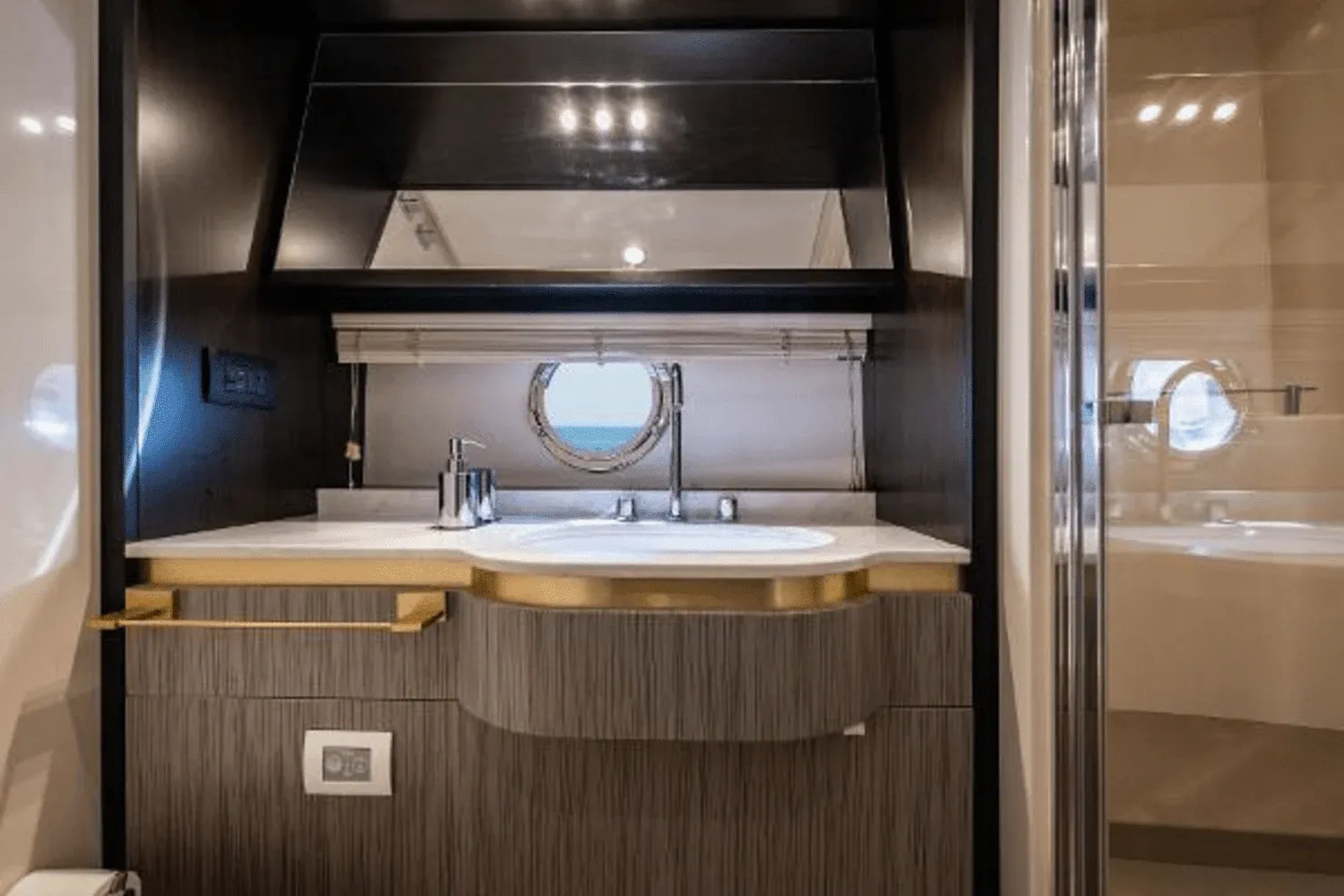 2022 Azimut FLY Image Thumbnail #21