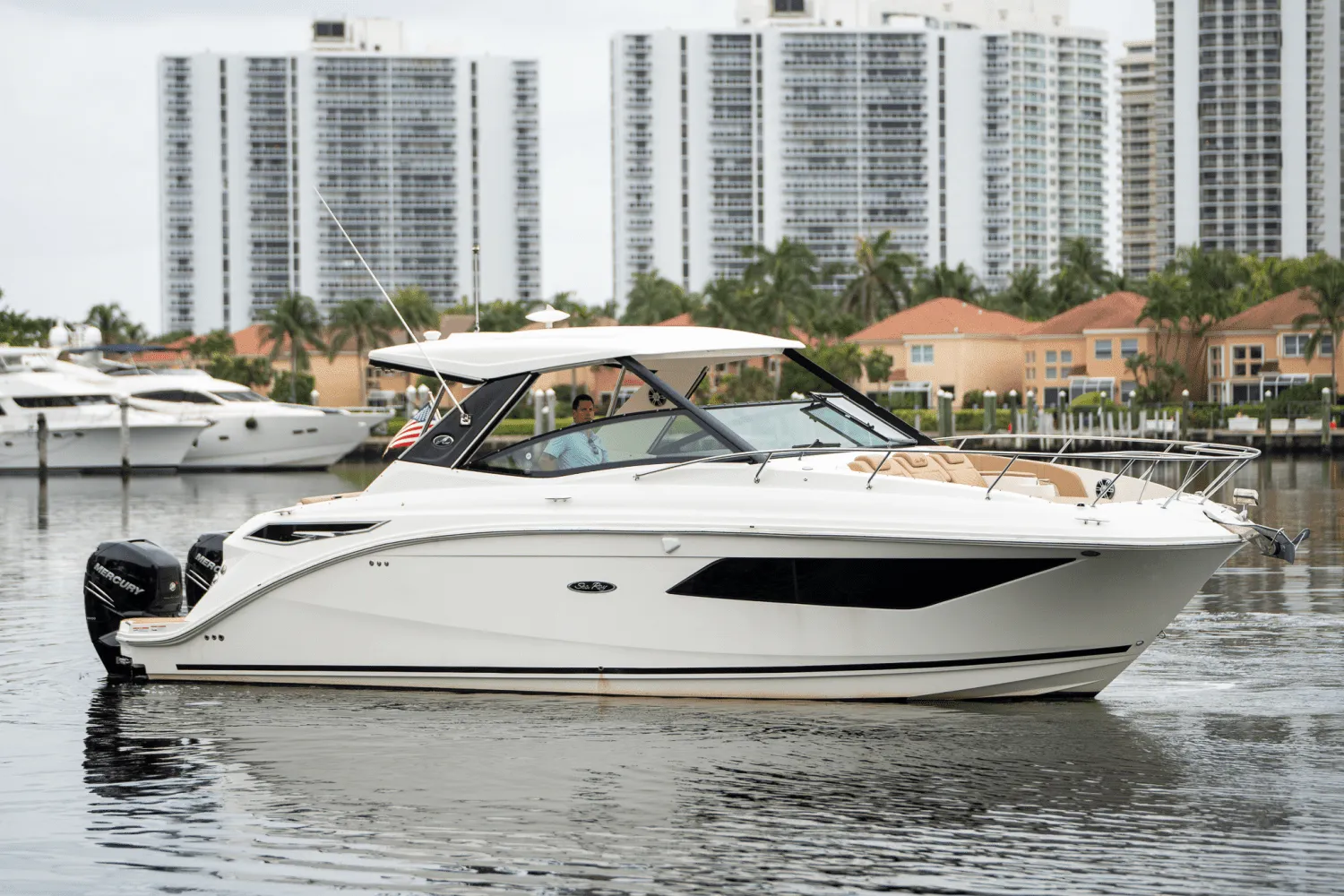 2022 Sea Ray 320 SUNDANCER OB Image Thumbnail #0