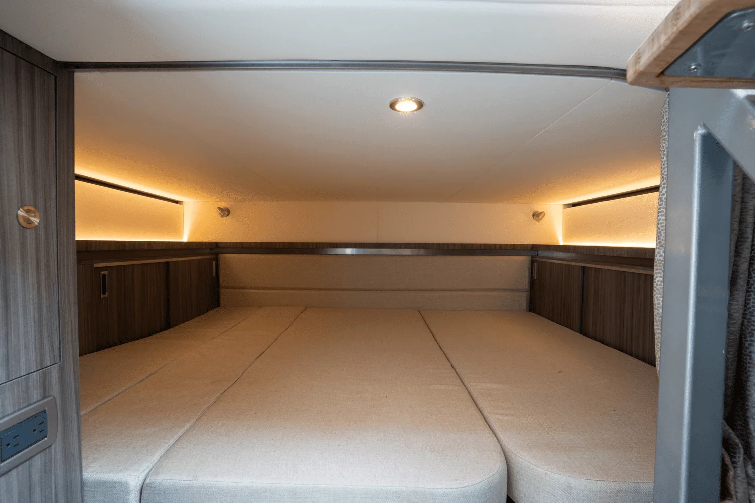 2022 Sea Ray 320 SUNDANCER OB Image Thumbnail #31