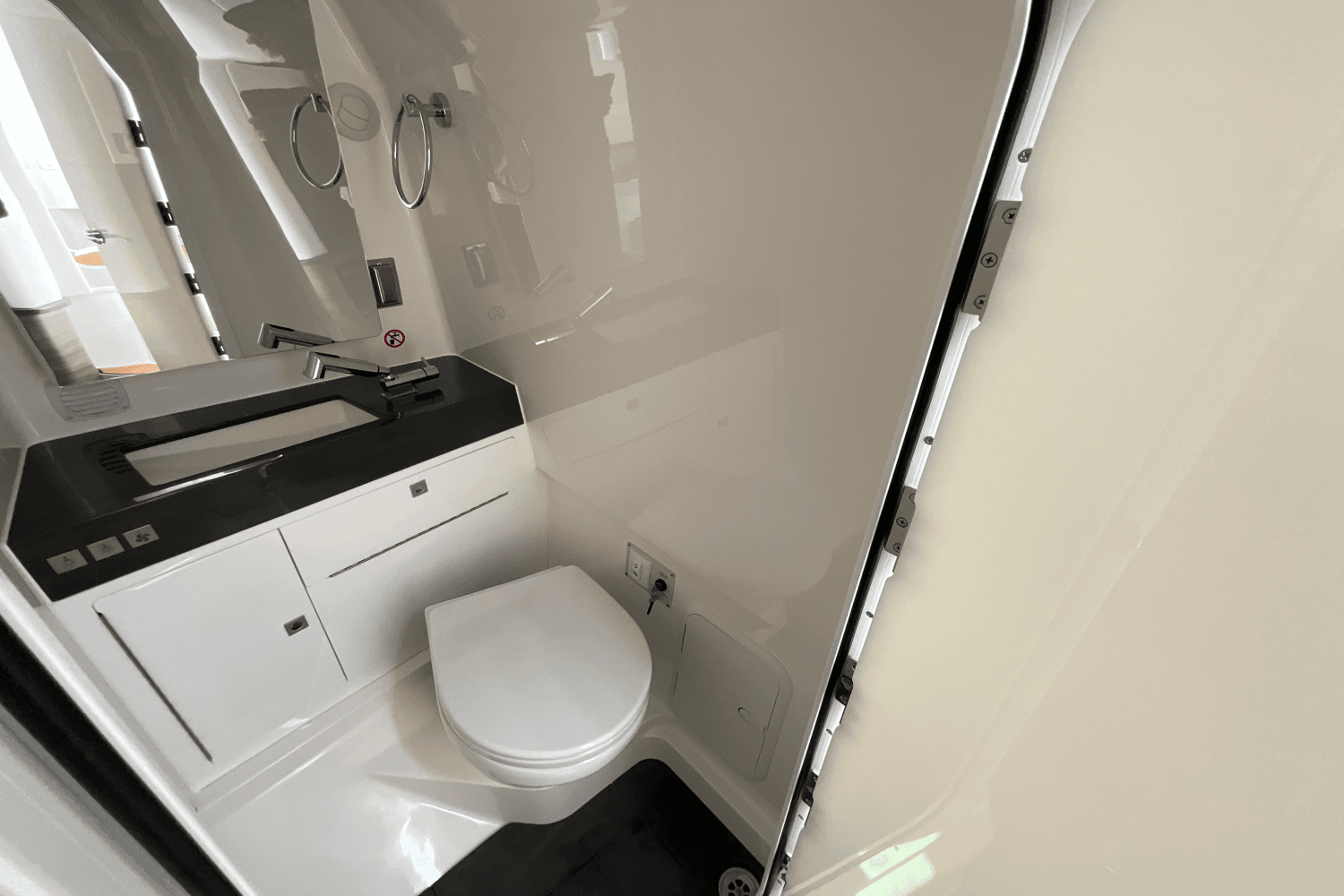 2024 Aviara AV36 Outboard Image Thumbnail #27