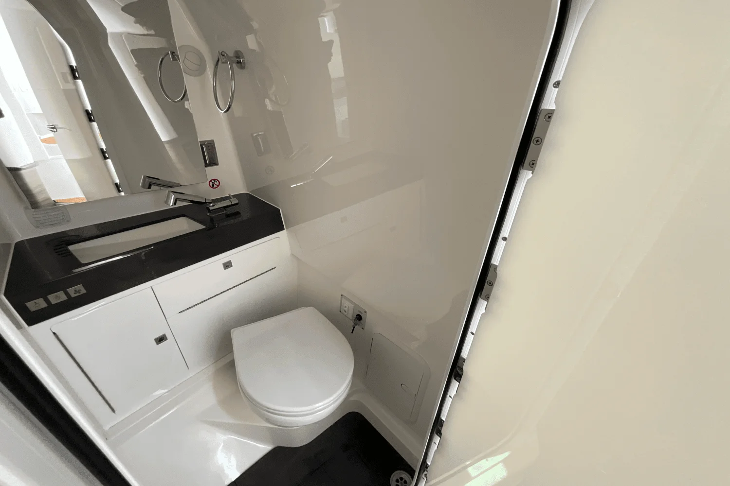 2024 Aviara AV36 Outboard Image Thumbnail #27