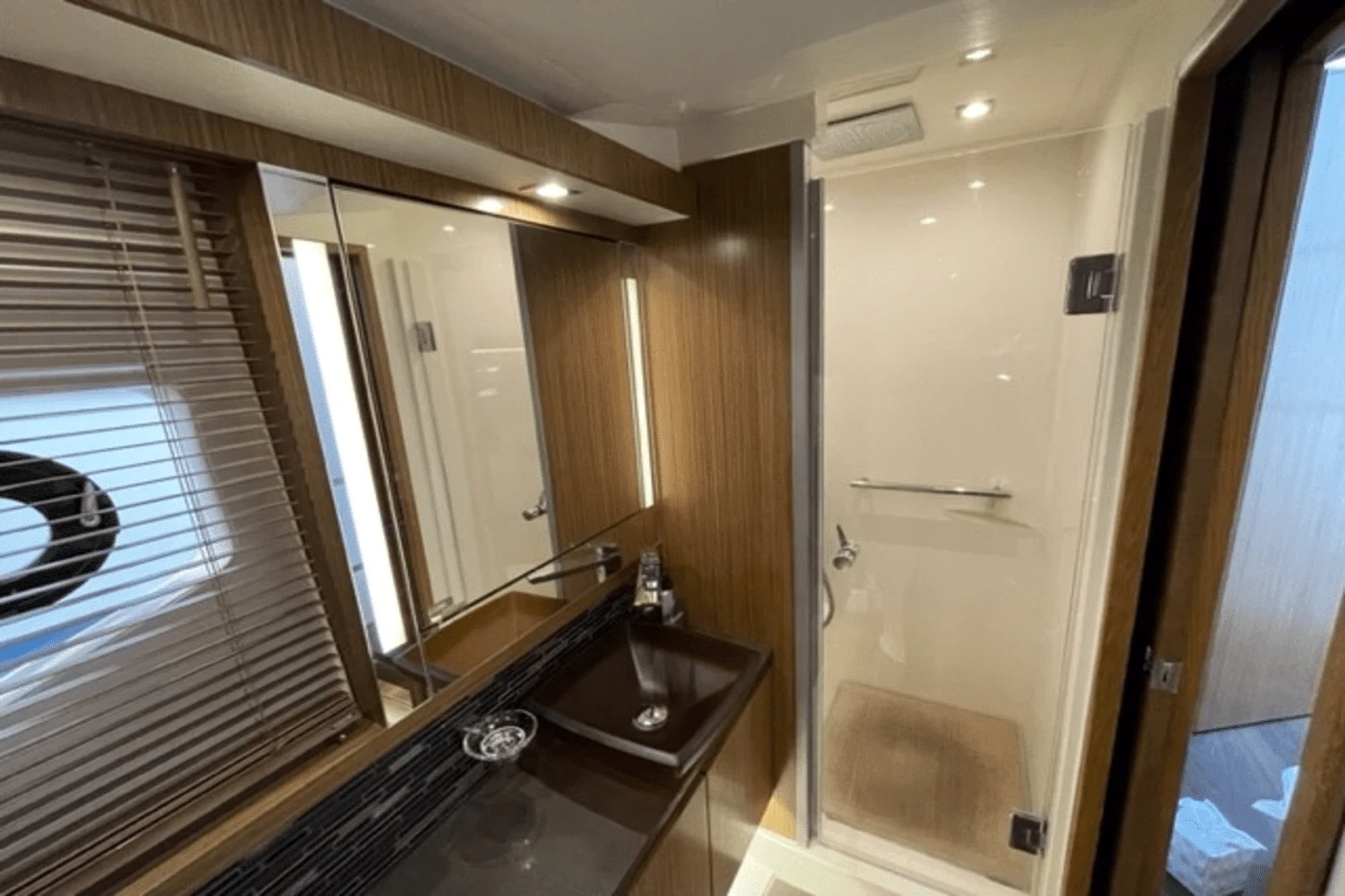 2018 Sea Ray
                                                             L550FLY Image Thumbnail #32
