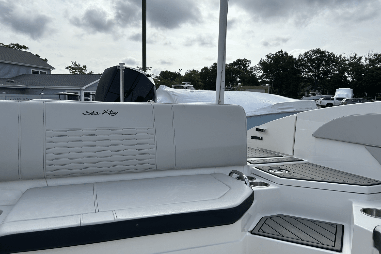 Thumbnail 4 for 2024 Sea Ray SPX 210 Outboard