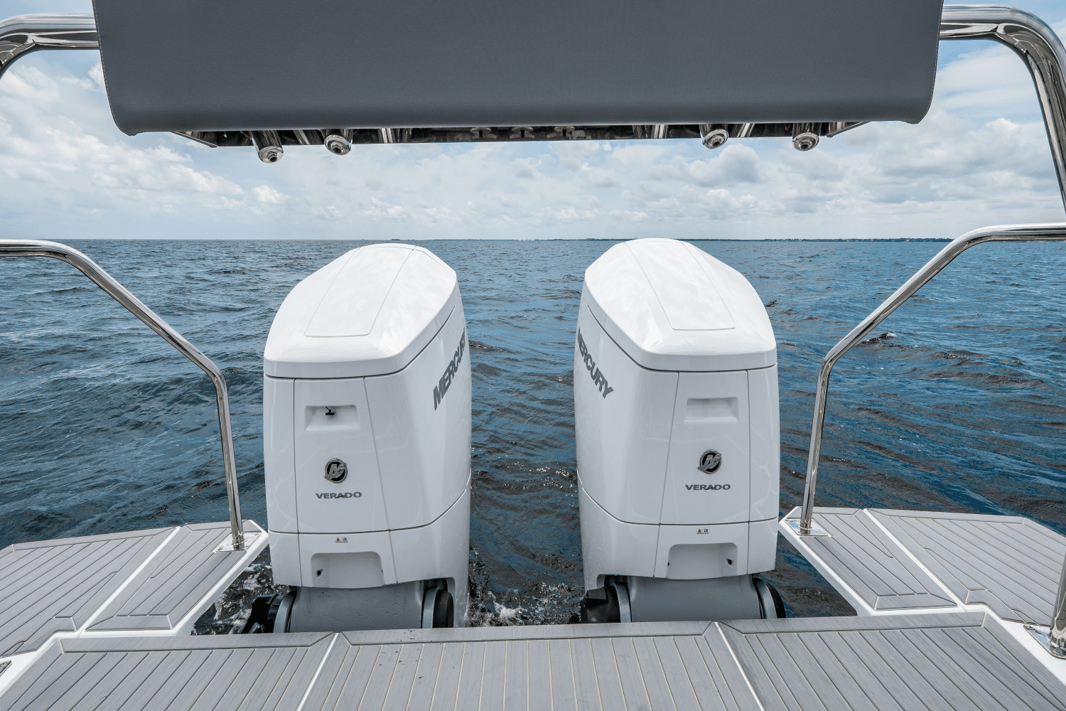 2024 Cruisers Yachts 42 GLS Outboard Image Thumbnail #28