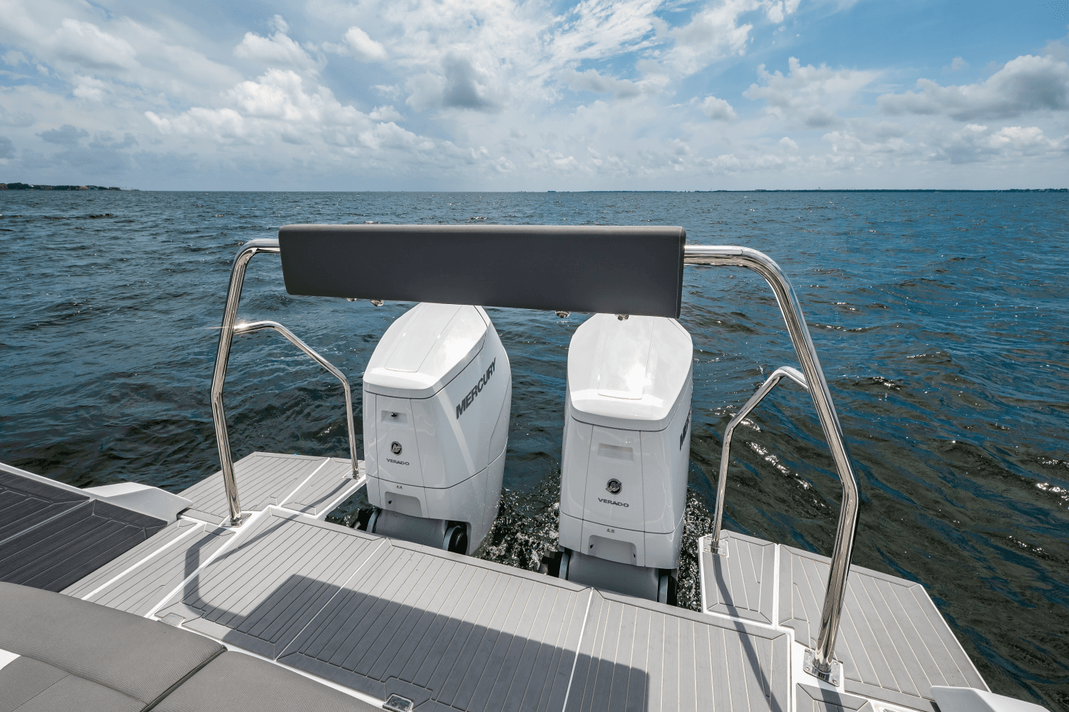 2024 Cruisers Yachts 42 GLS Outboard Image Thumbnail #36