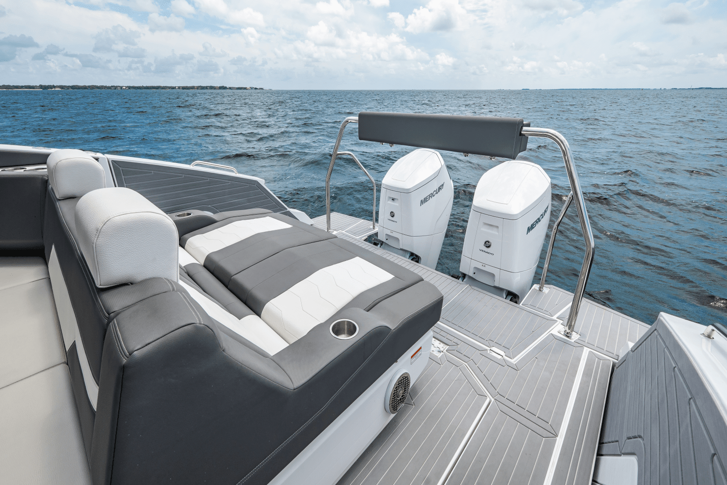 2024 Cruisers Yachts 42 GLS Outboard Image Thumbnail #32