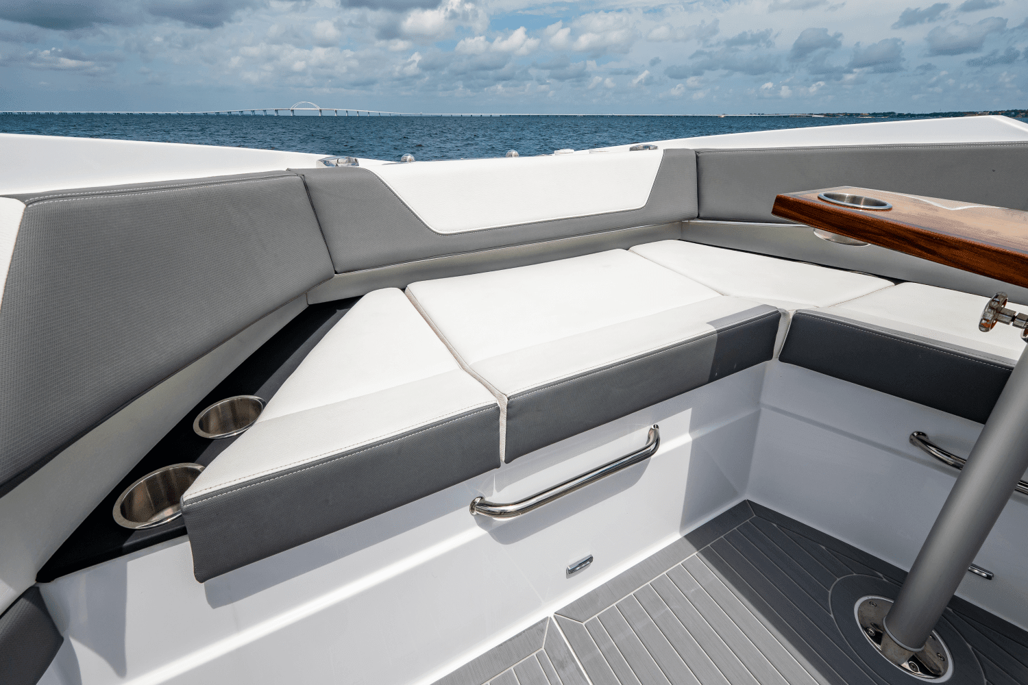 2024 Cruisers Yachts 42 GLS Outboard Image Thumbnail #40