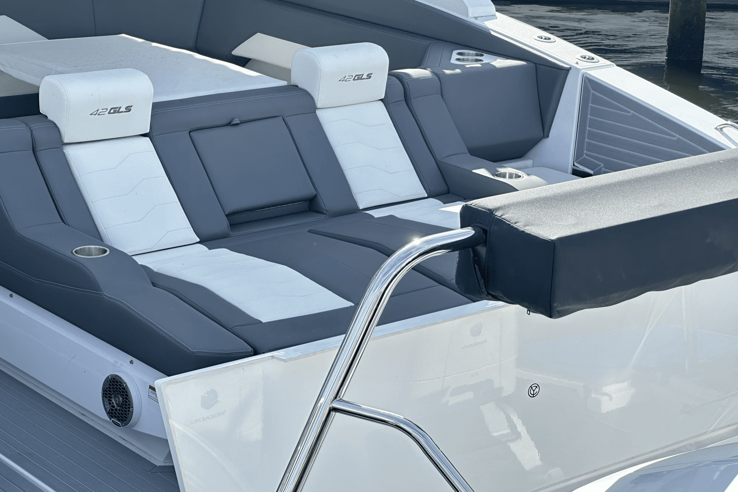 2024 Cruisers Yachts 42 GLS Outboard Image Thumbnail #21