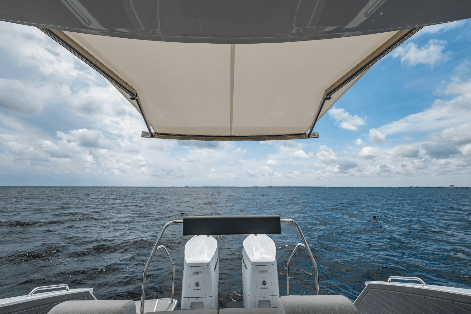 2024 Cruisers Yachts 42 GLS Outboard Image Thumbnail #39