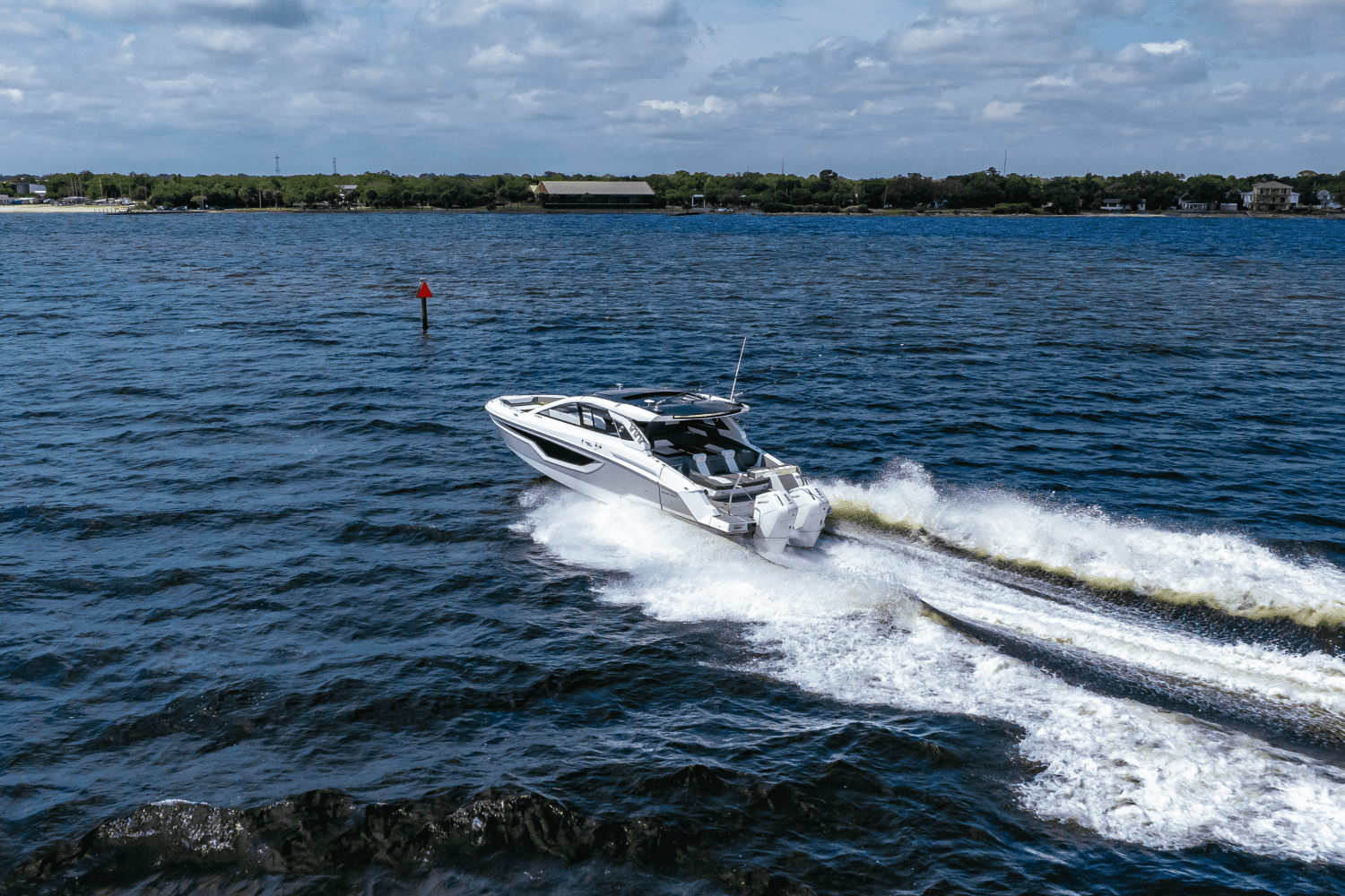 2024 Cruisers Yachts 42 GLS Outboard Image Thumbnail #9