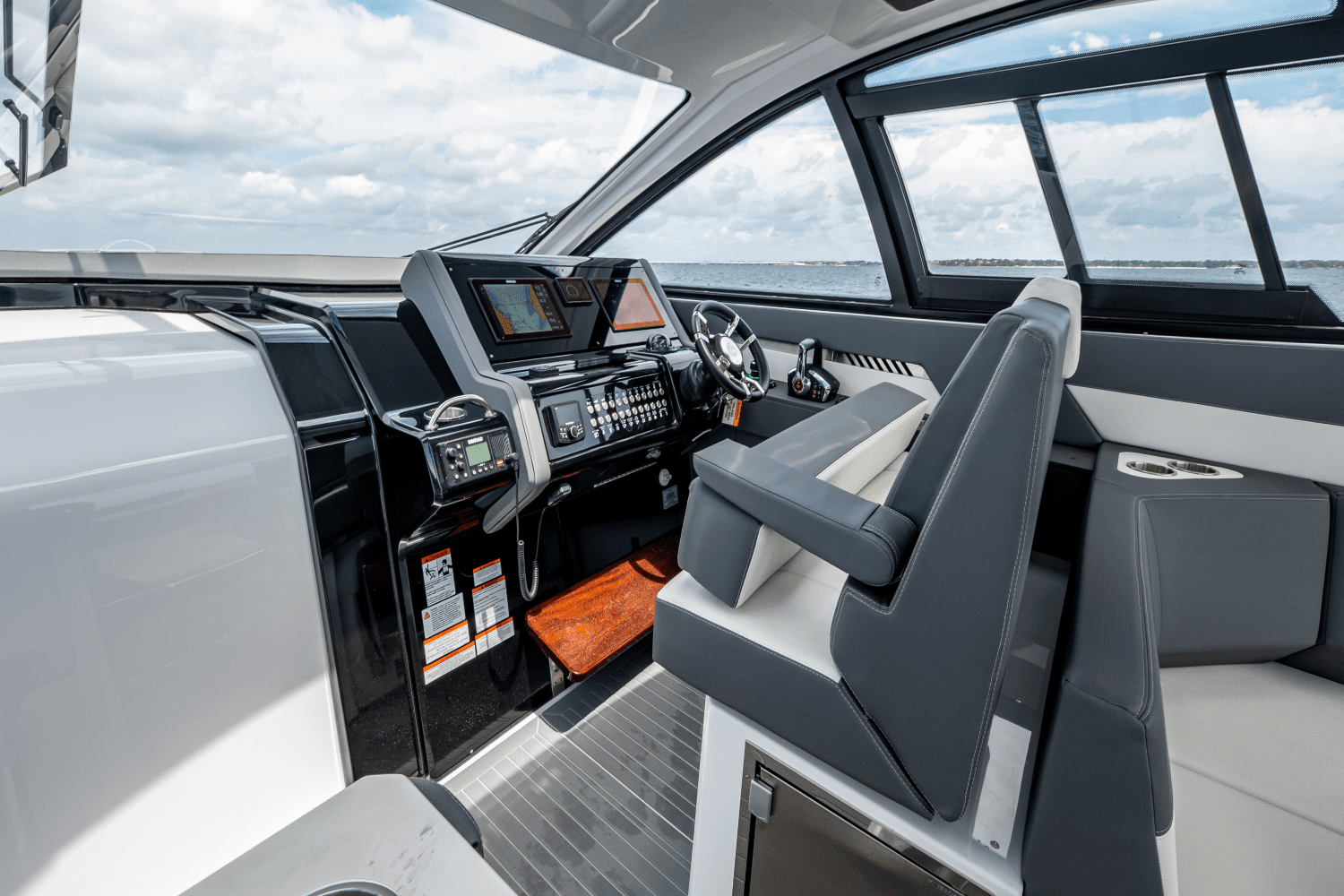 2024 Cruisers Yachts 42 GLS Outboard Image Thumbnail #51
