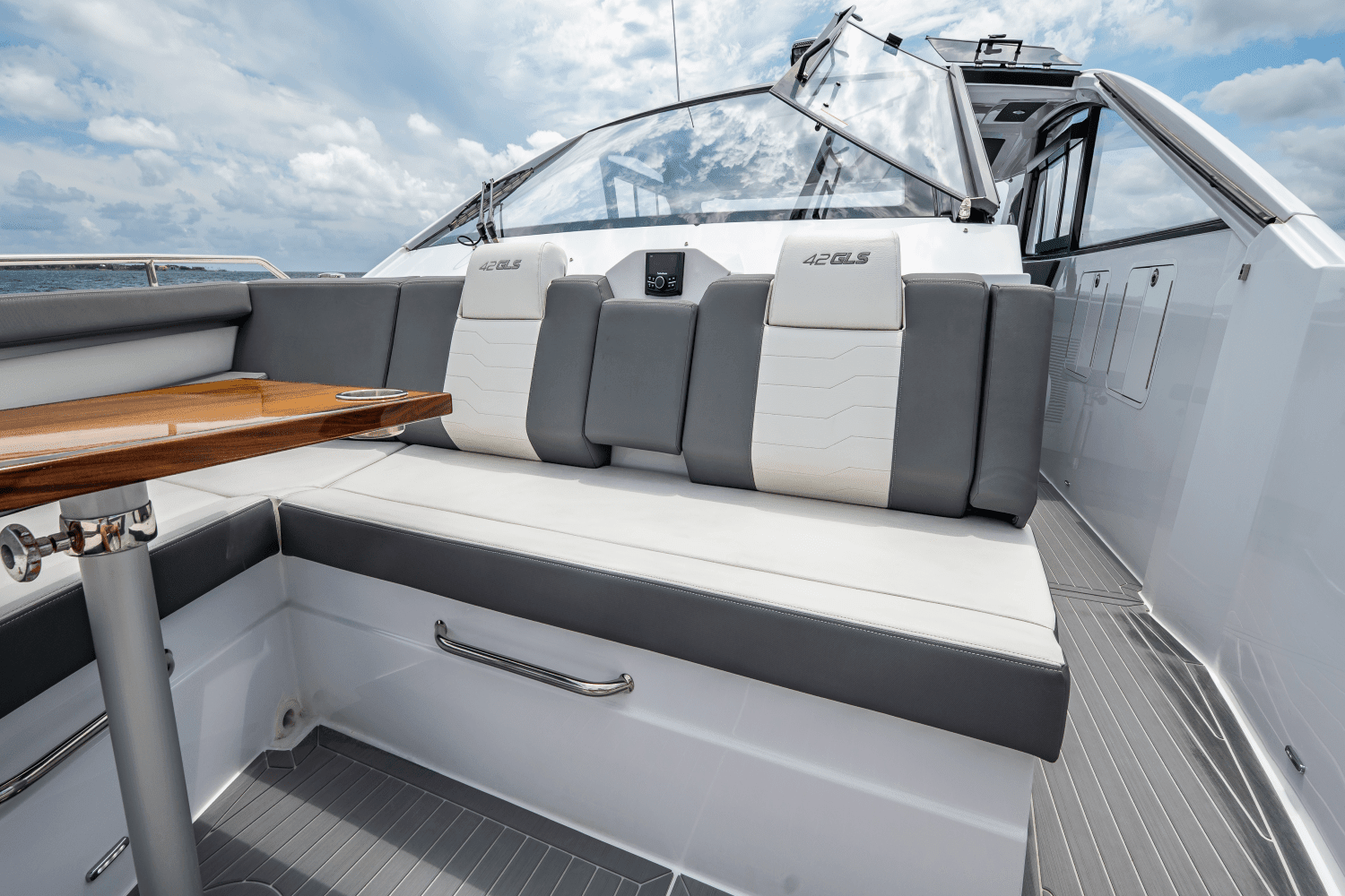 2024 Cruisers Yachts 42 GLS Outboard Image Thumbnail #41