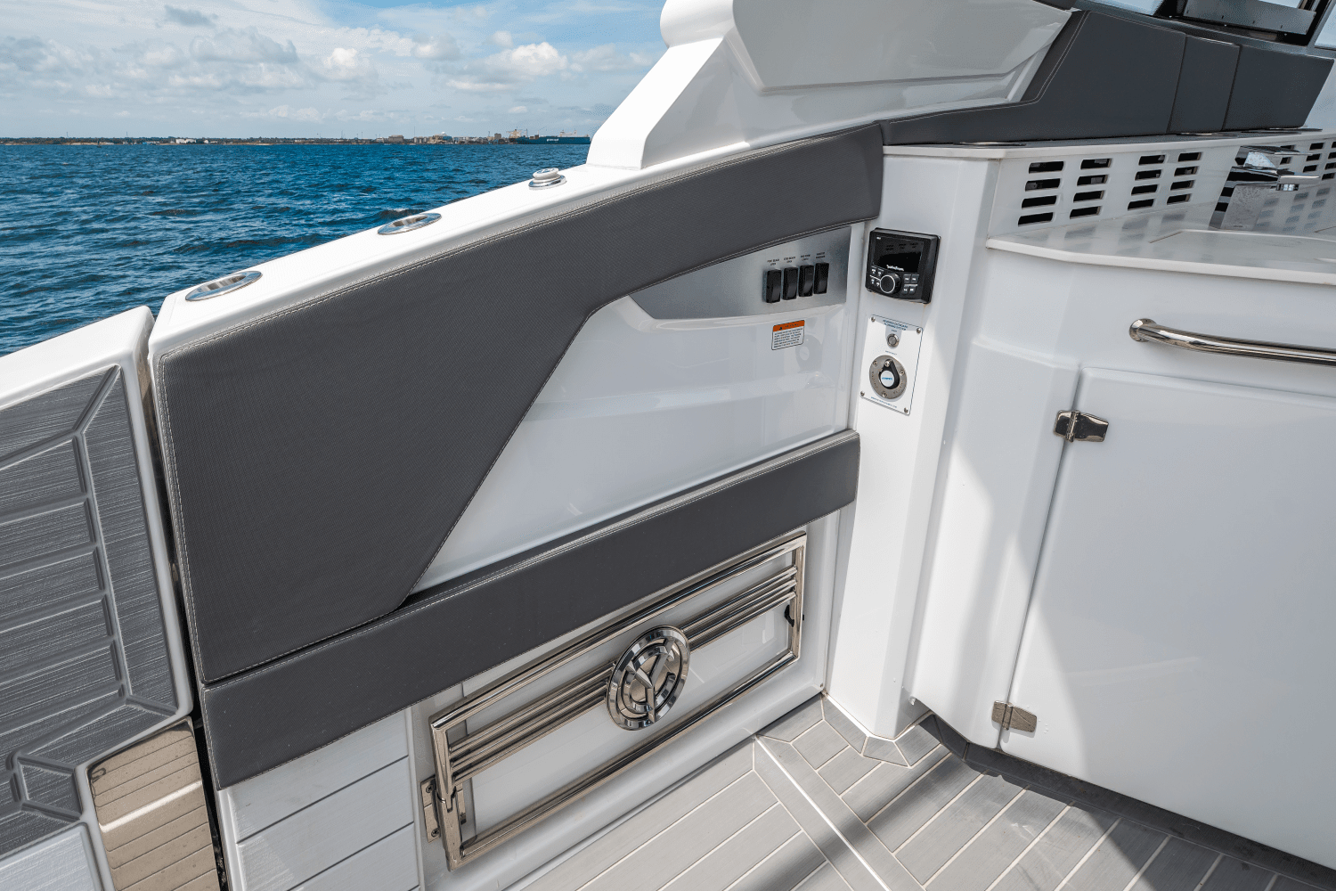 2024 Cruisers Yachts 42 GLS Outboard Image Thumbnail #46