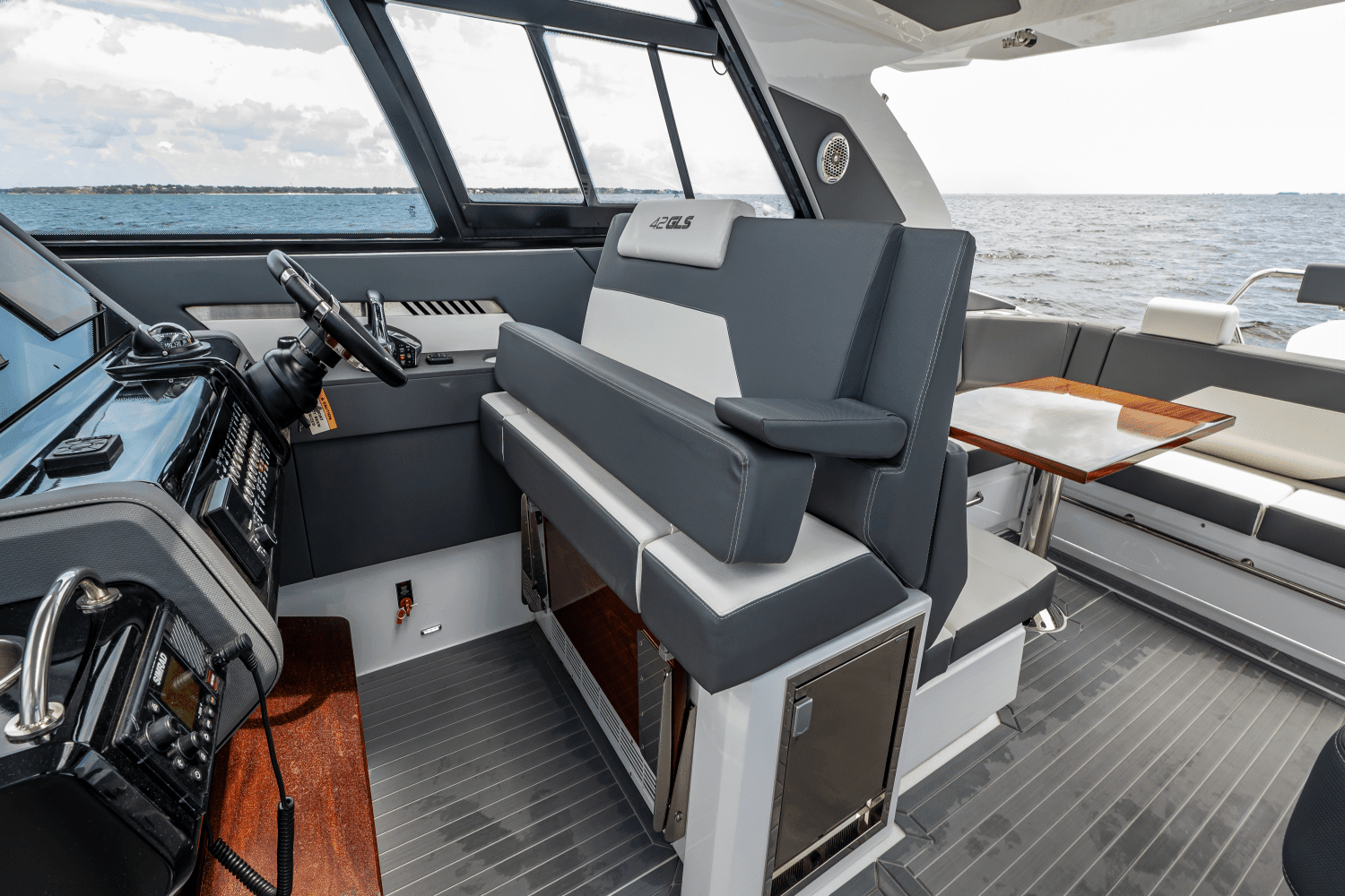 2024 Cruisers Yachts 42 GLS Outboard Image Thumbnail #52