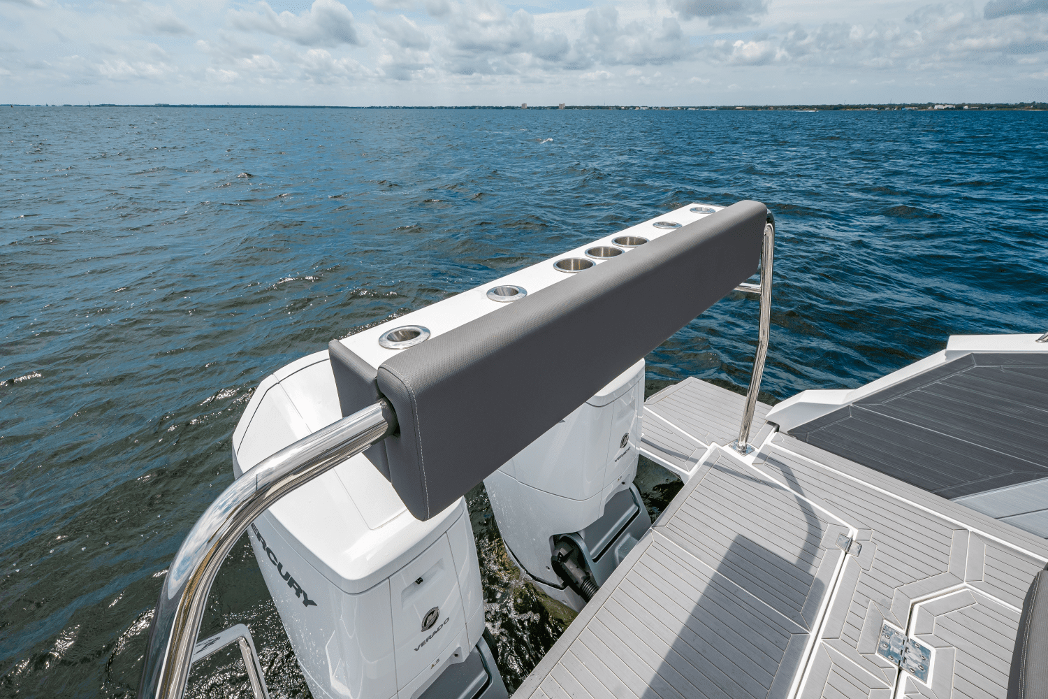 2024 Cruisers Yachts 42 GLS Outboard Image Thumbnail #33