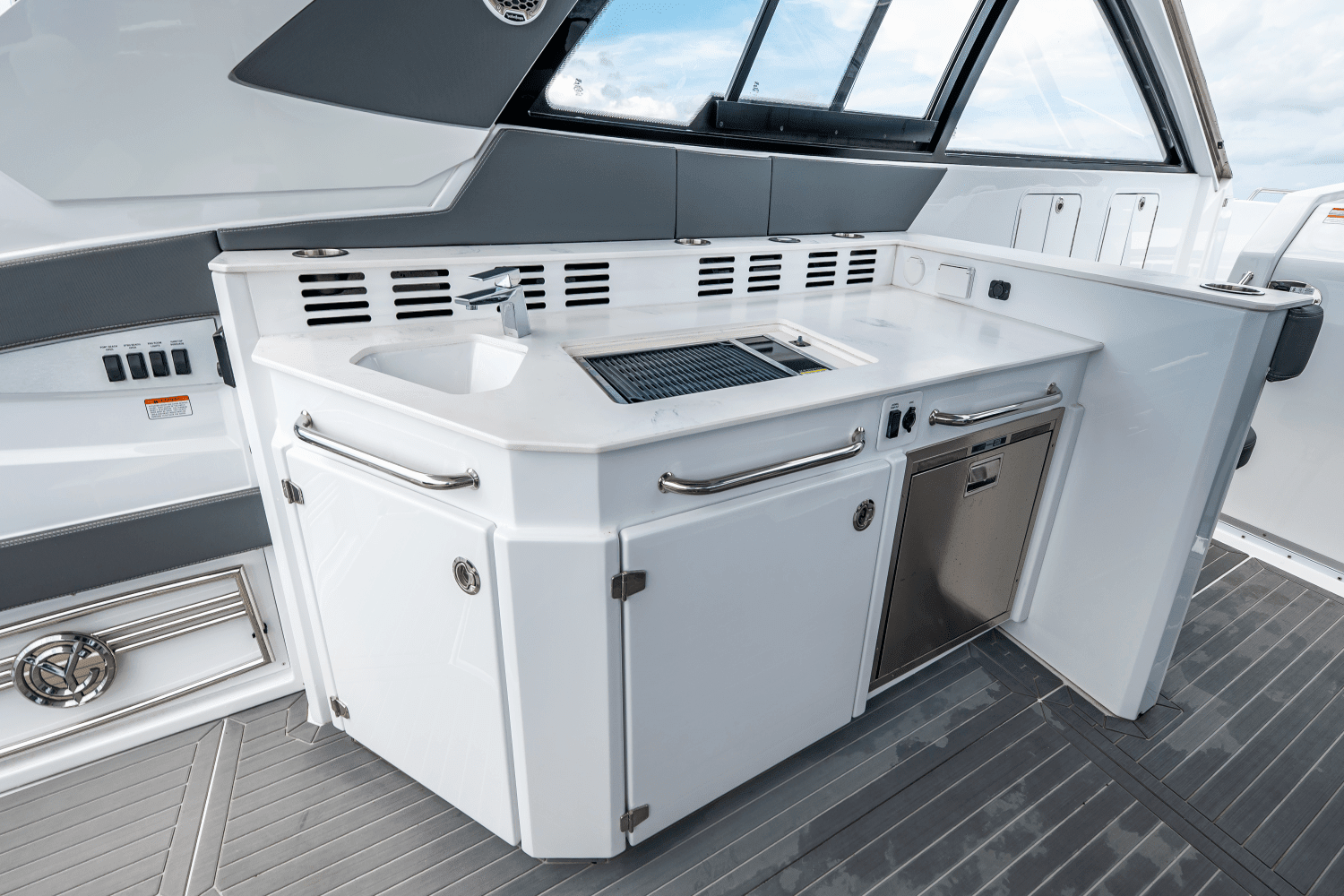 2024 Cruisers Yachts 42 GLS Outboard Image Thumbnail #47