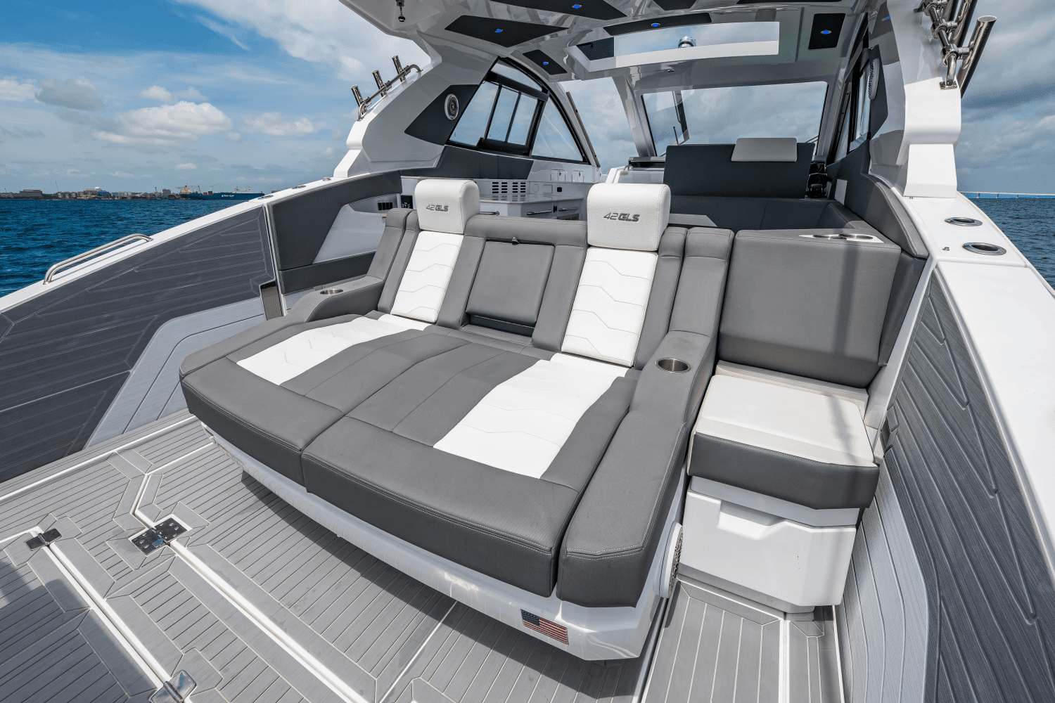 2024 Cruisers Yachts 42 GLS Outboard Image Thumbnail #34