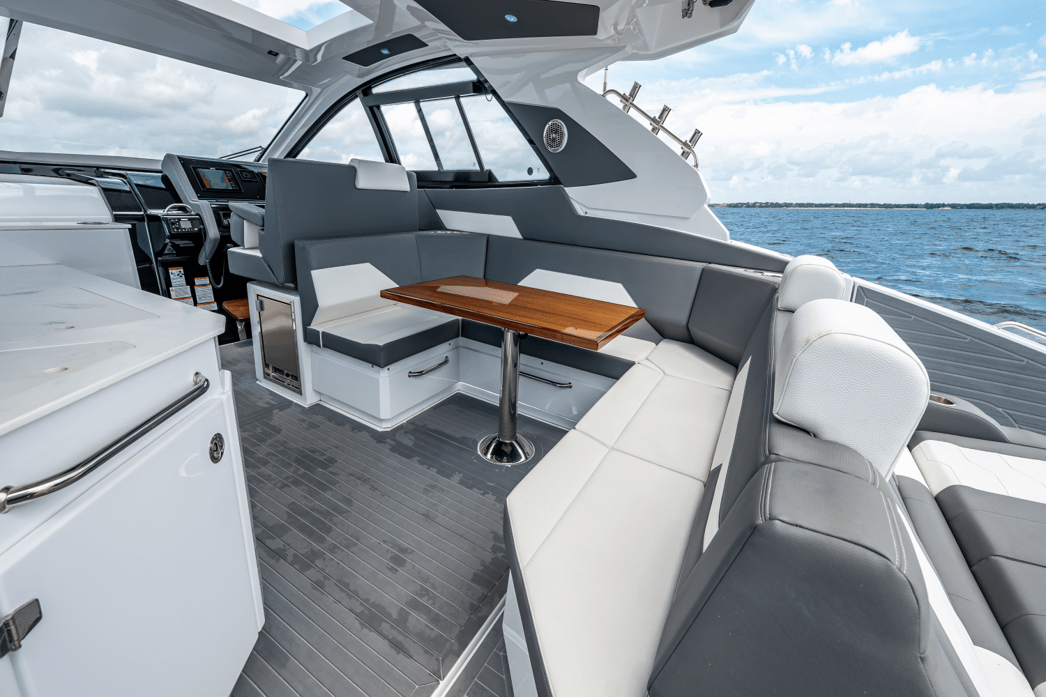 2024 Cruisers Yachts 42 GLS Outboard Image Thumbnail #50