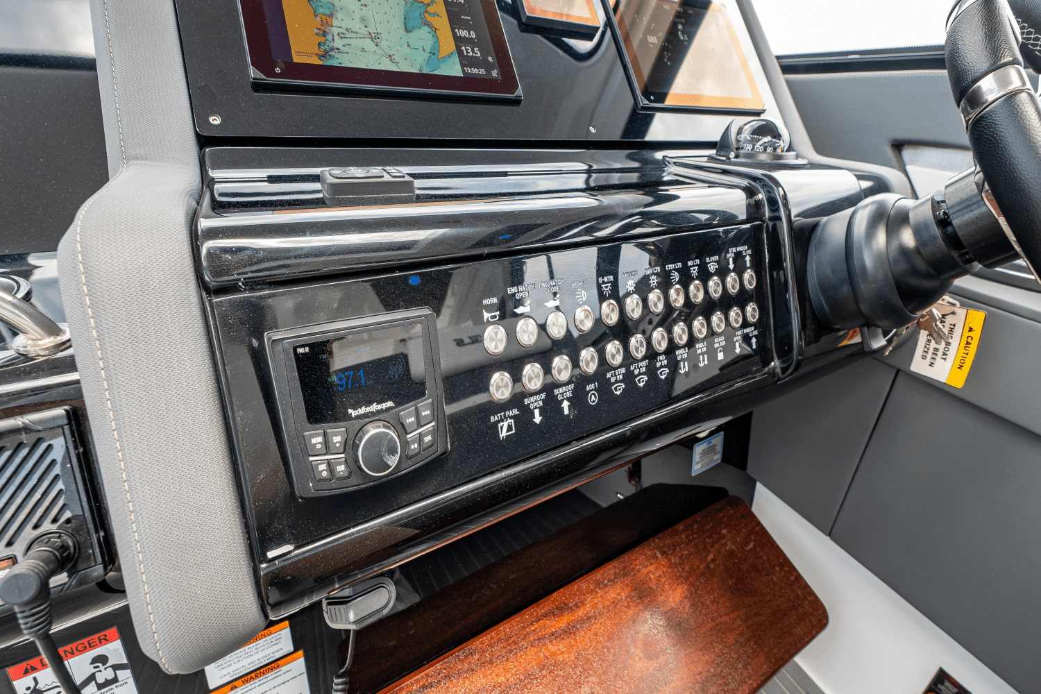 2024 Cruisers Yachts 42 GLS Outboard Image Thumbnail #60