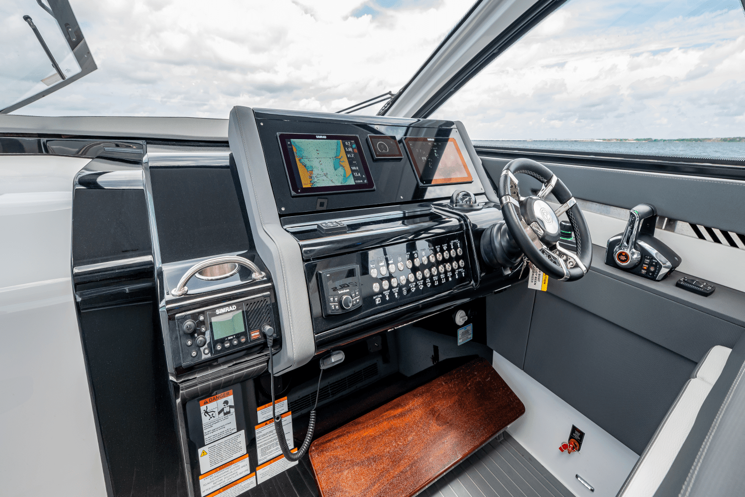 2024 Cruisers Yachts 42 GLS Outboard Image Thumbnail #53