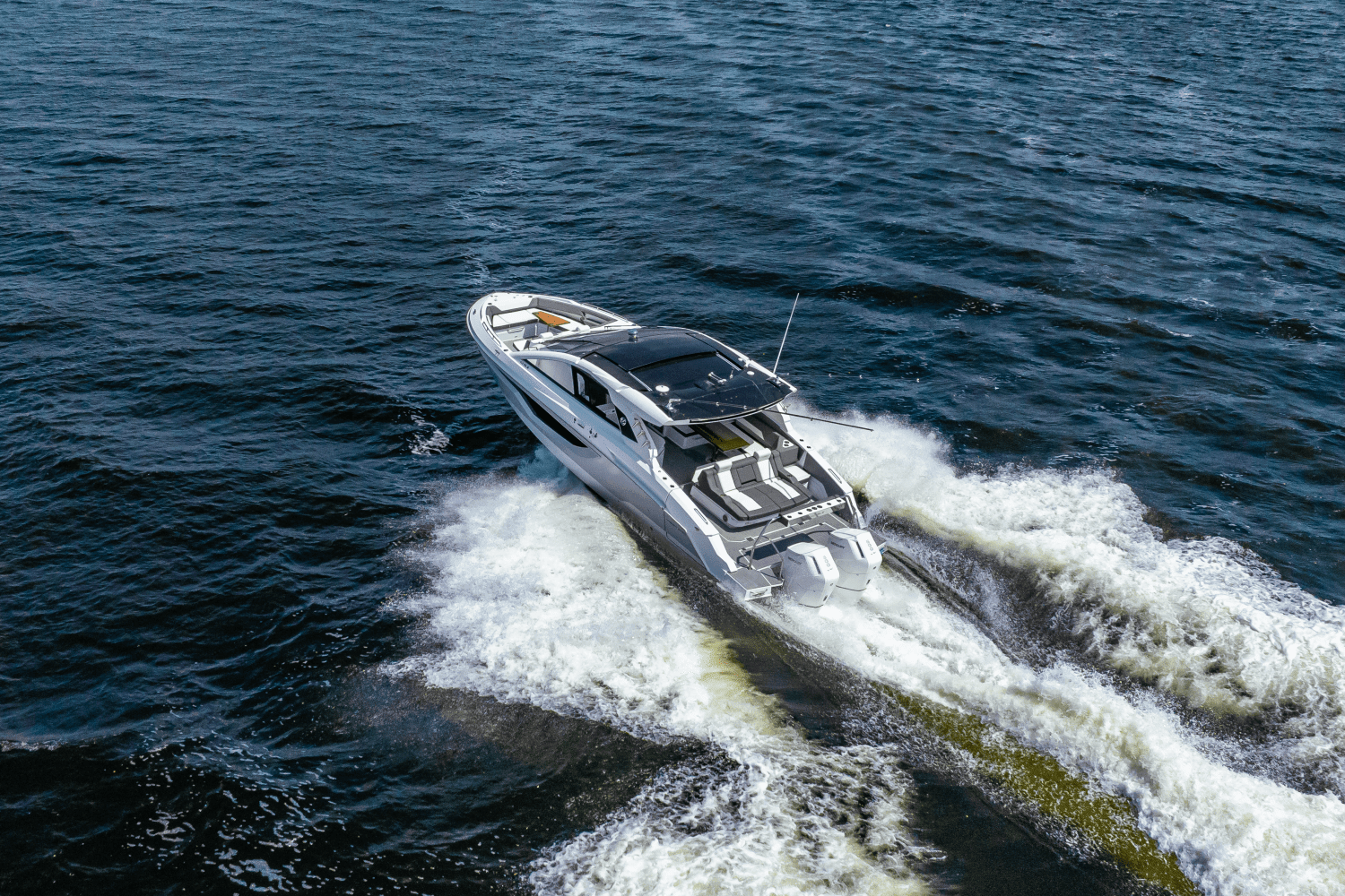 2024 Cruisers Yachts 42 GLS Outboard Image Thumbnail #12