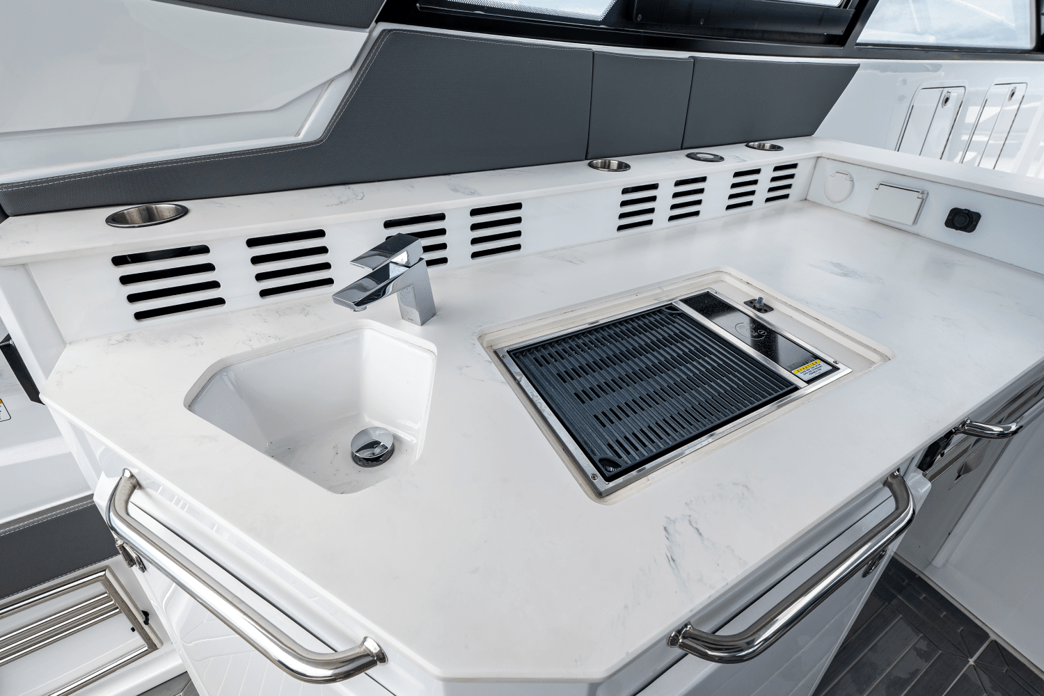 2024 Cruisers Yachts 42 GLS Outboard Image Thumbnail #49