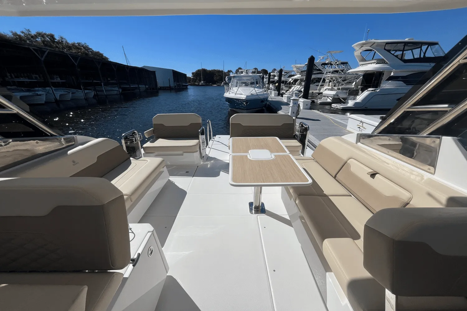 2025 Aquila 32 Image Thumbnail #15