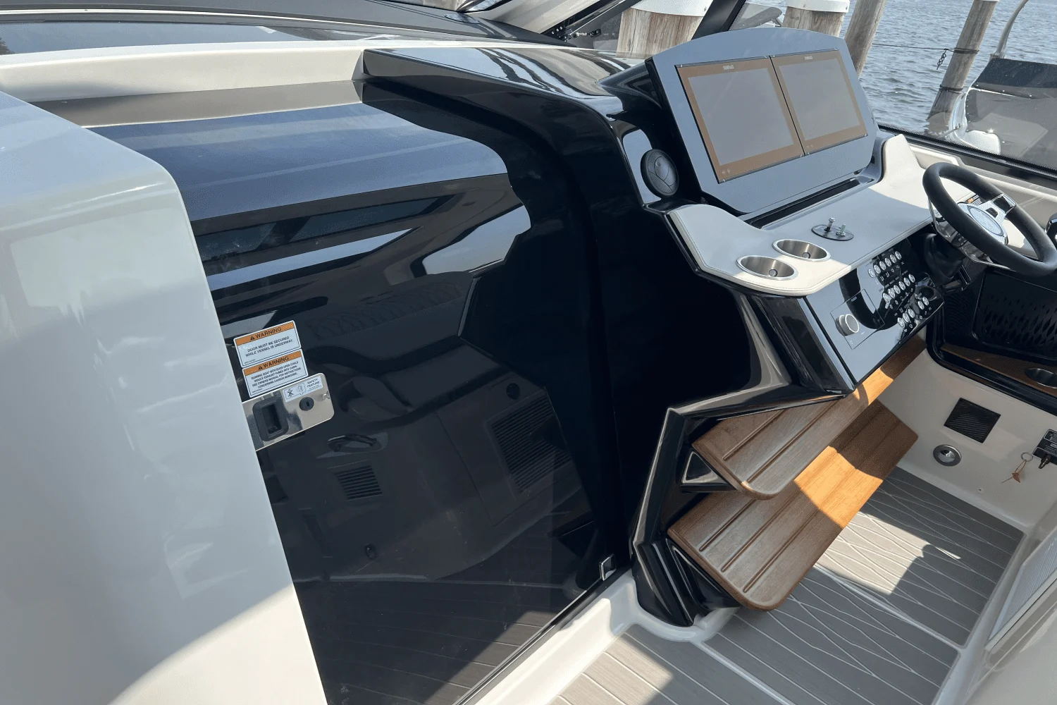 2023 Sea Ray
                                                             Sundancer 370 Image Thumbnail #12