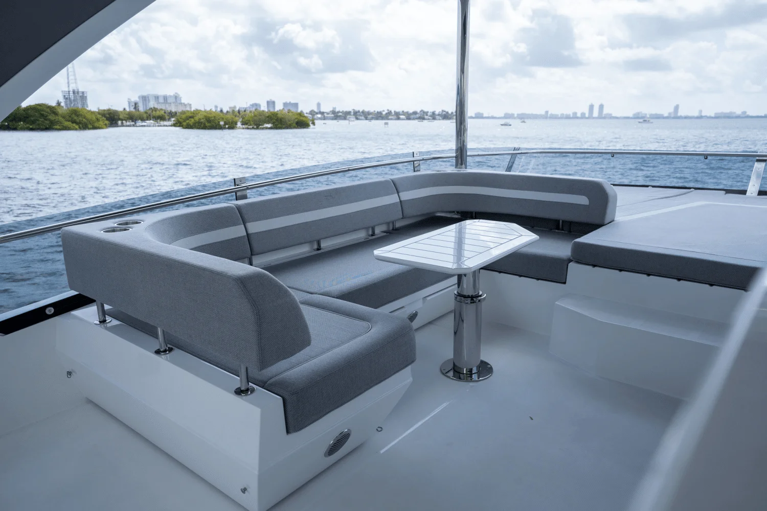 2025 Galeon
                                                             680 FLY Image Thumbnail #46