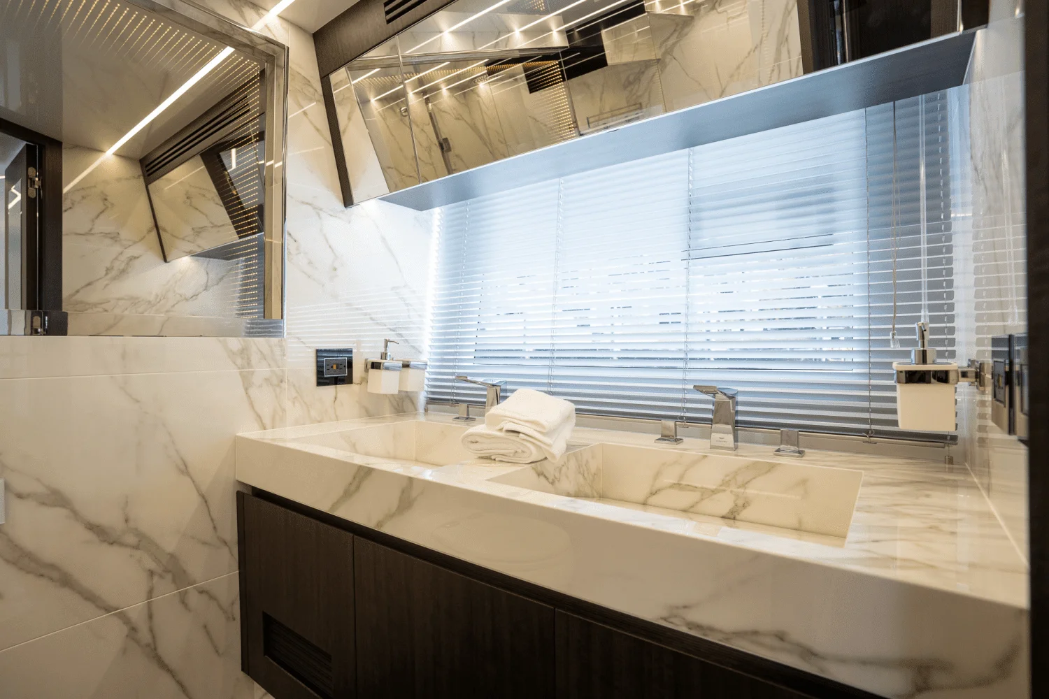 2025 Galeon
                                                             680 FLY Image Thumbnail #27