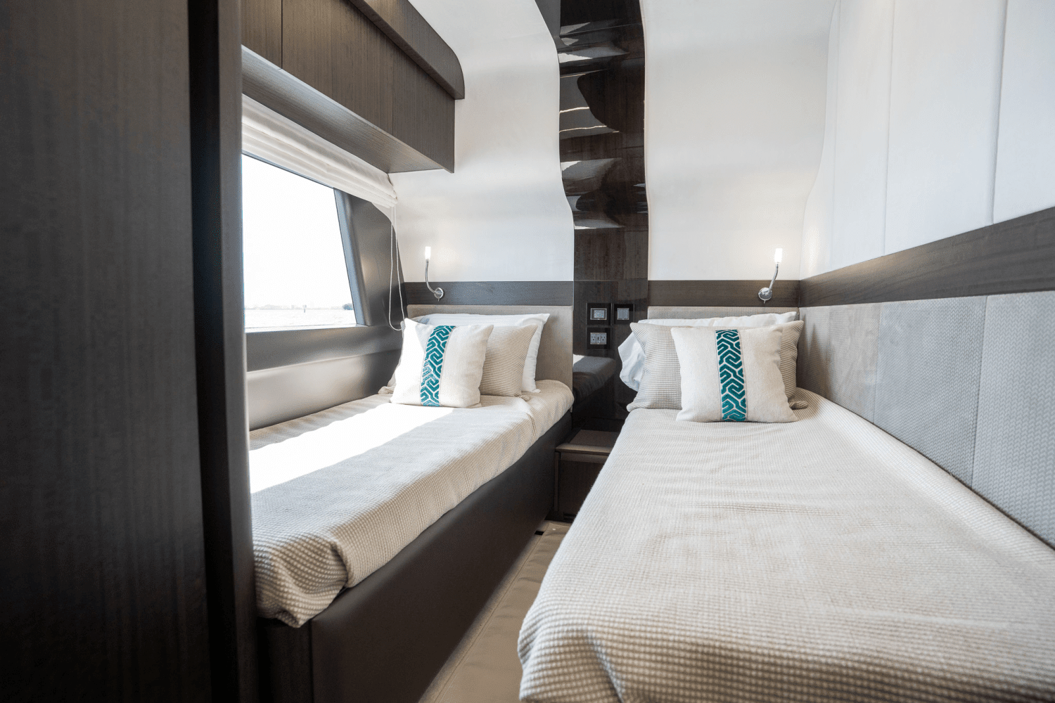 2025 Galeon
                                                             680 FLY Image Thumbnail #29