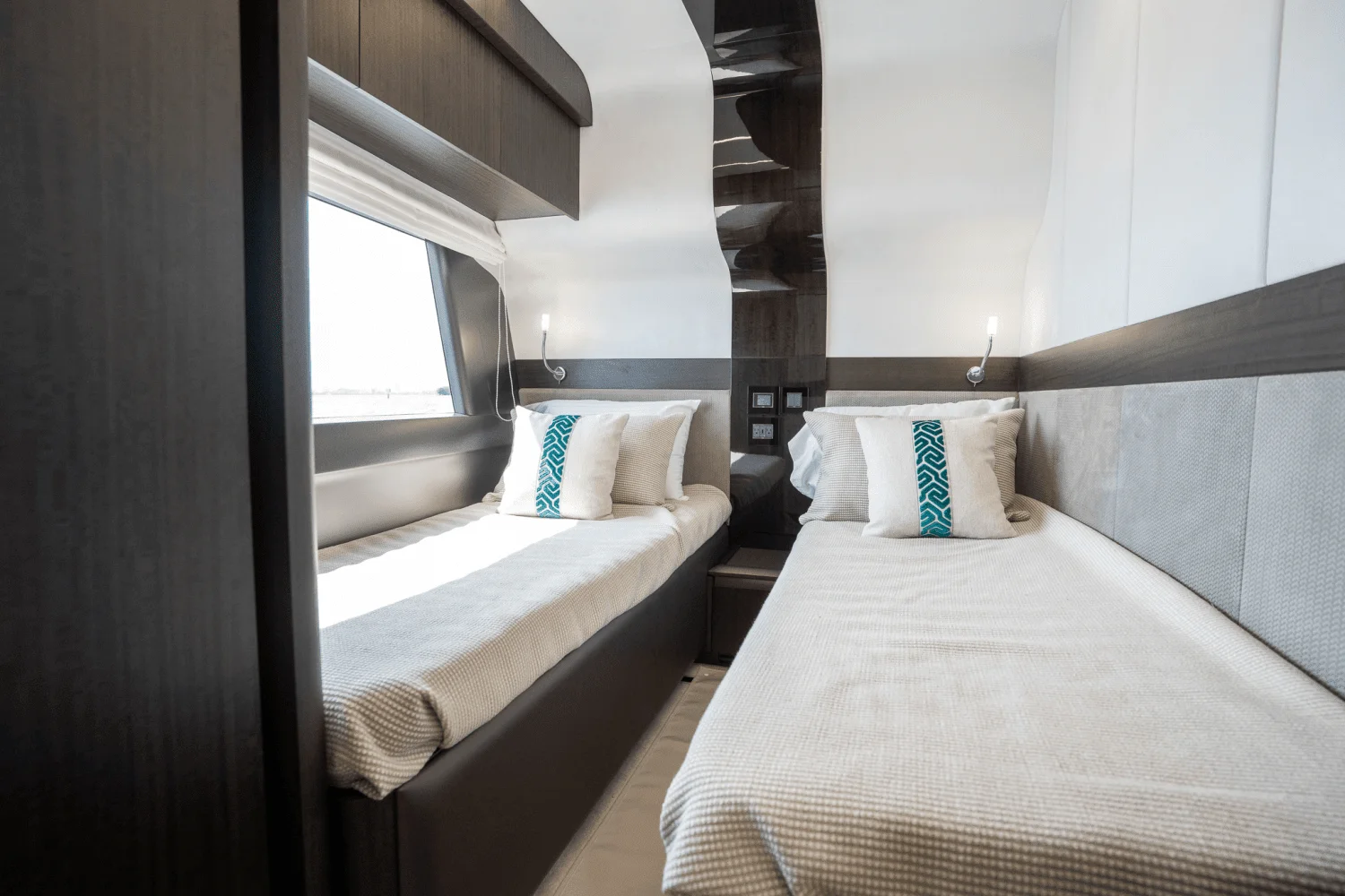 2025 Galeon
                                                             680 FLY Image Thumbnail #29