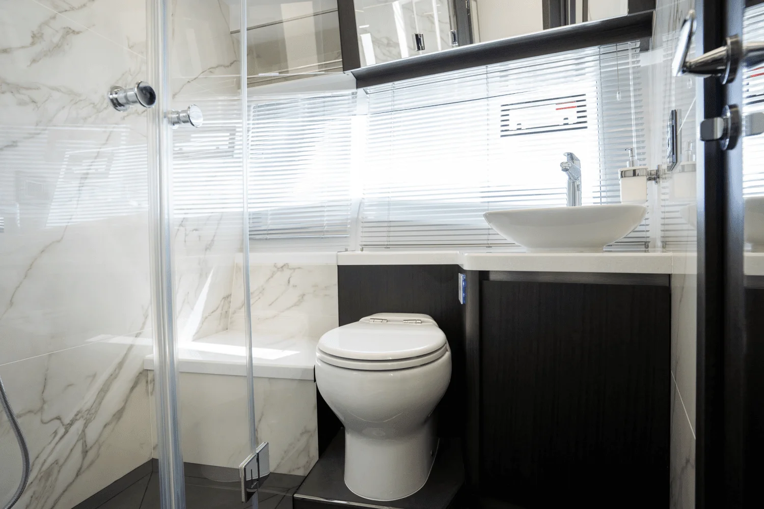 2025 Galeon
                                                             680 FLY Image Thumbnail #31