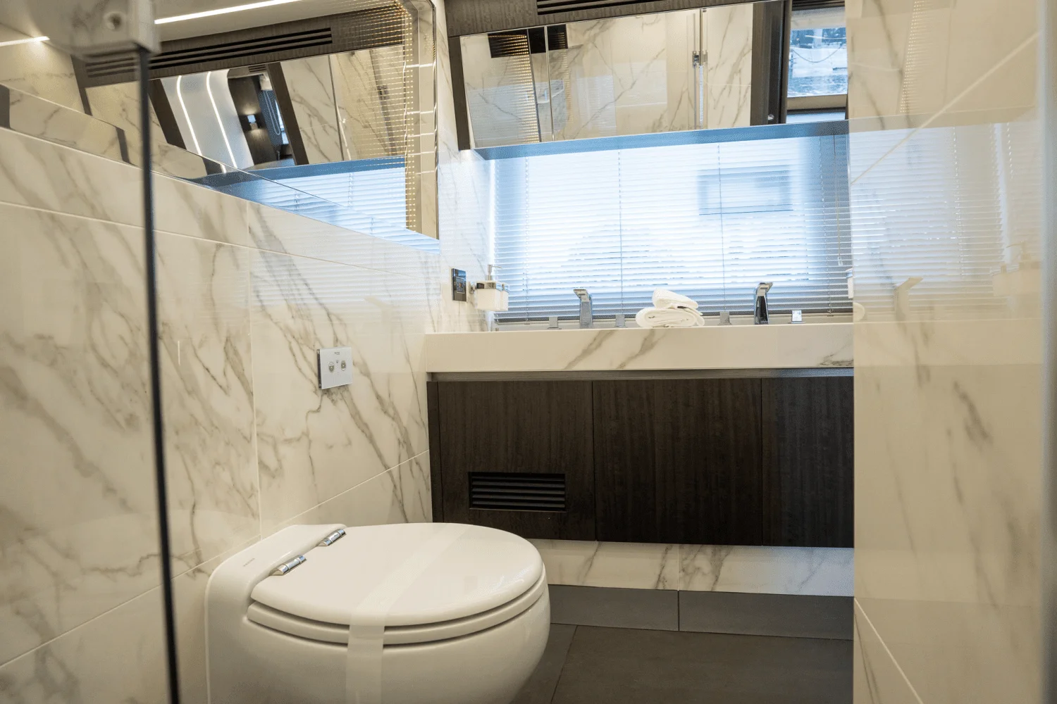 2025 Galeon
                                                             680 FLY Image Thumbnail #26