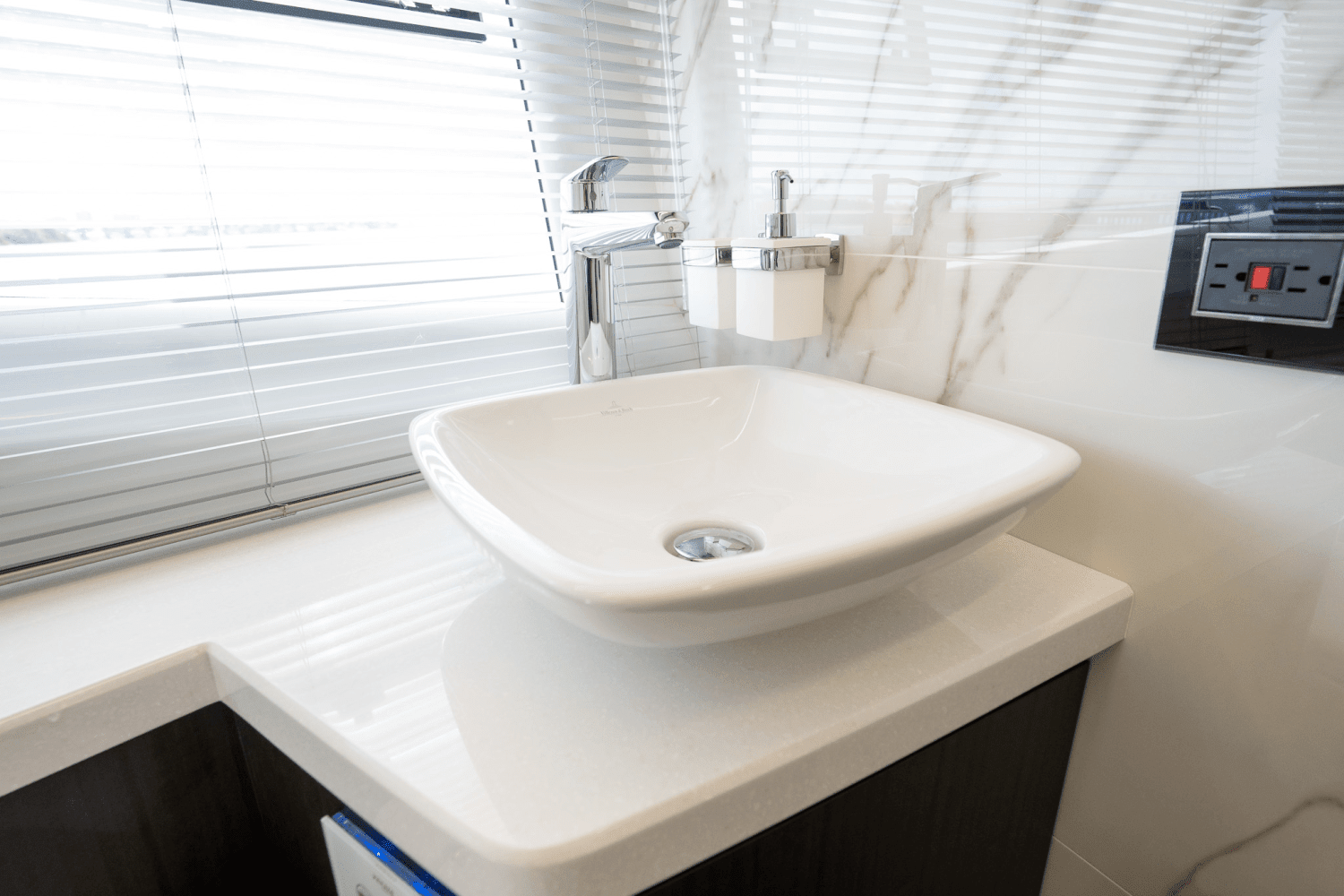 2025 Galeon
                                                             680 FLY Image Thumbnail #33