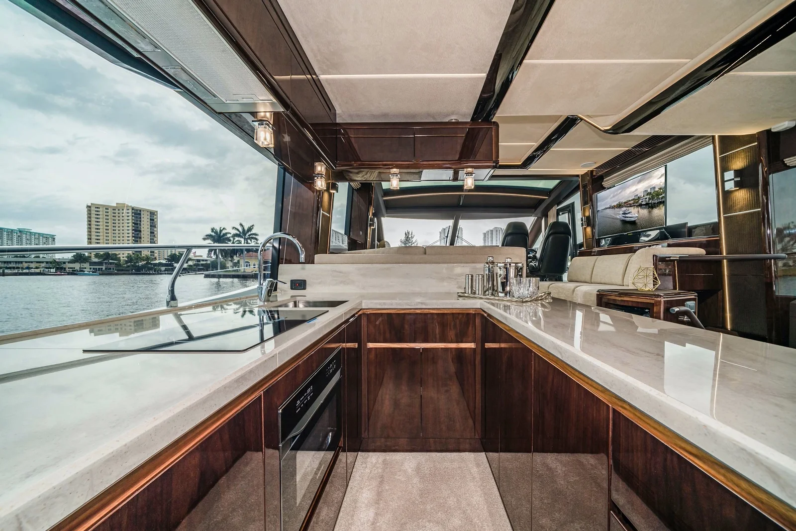2026 Galeon 680 FLY Image Thumbnail #2