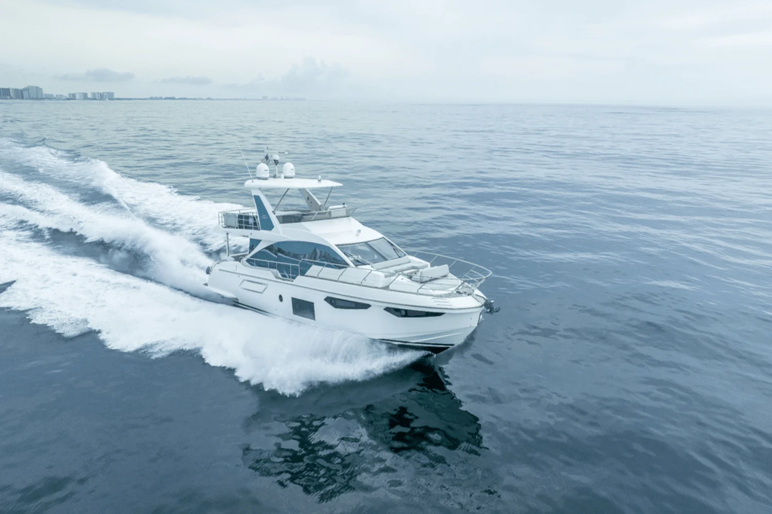 2020 Azimut
                                                             60 FLYBRIDGE Image Thumbnail #7