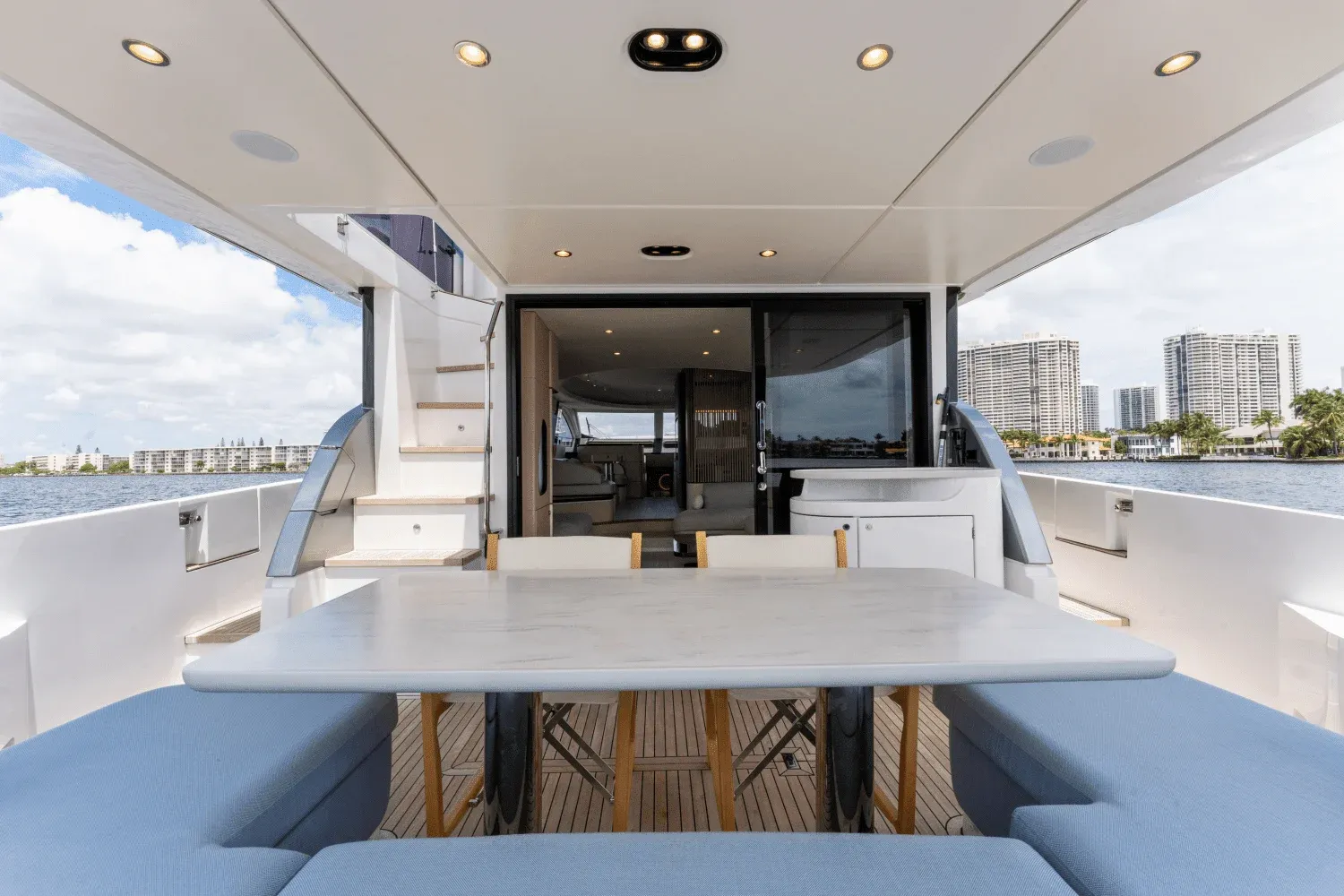 2023 Azimut 68 FLY Image Thumbnail #11