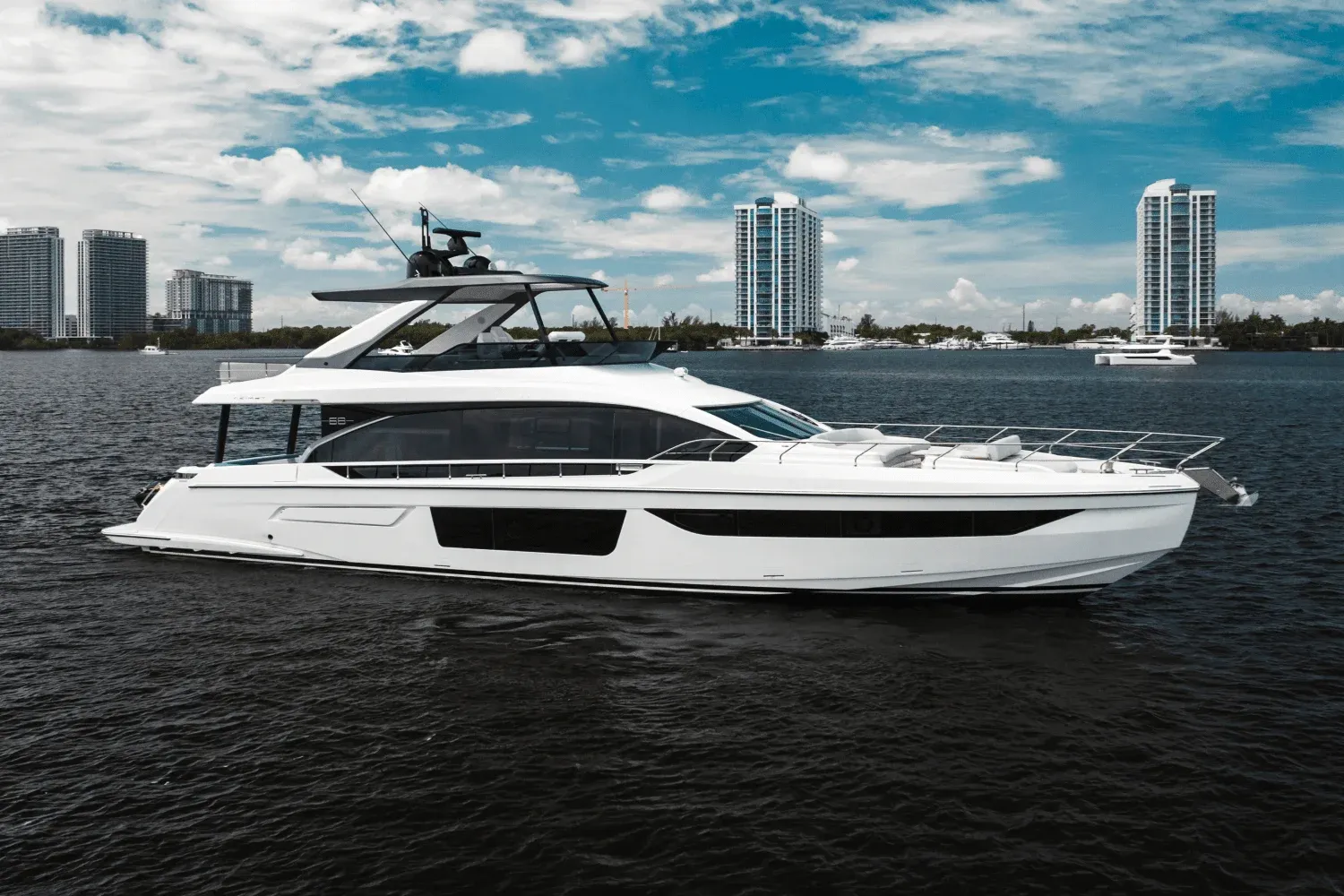 2023 Azimut 68 FLY Image Thumbnail #2