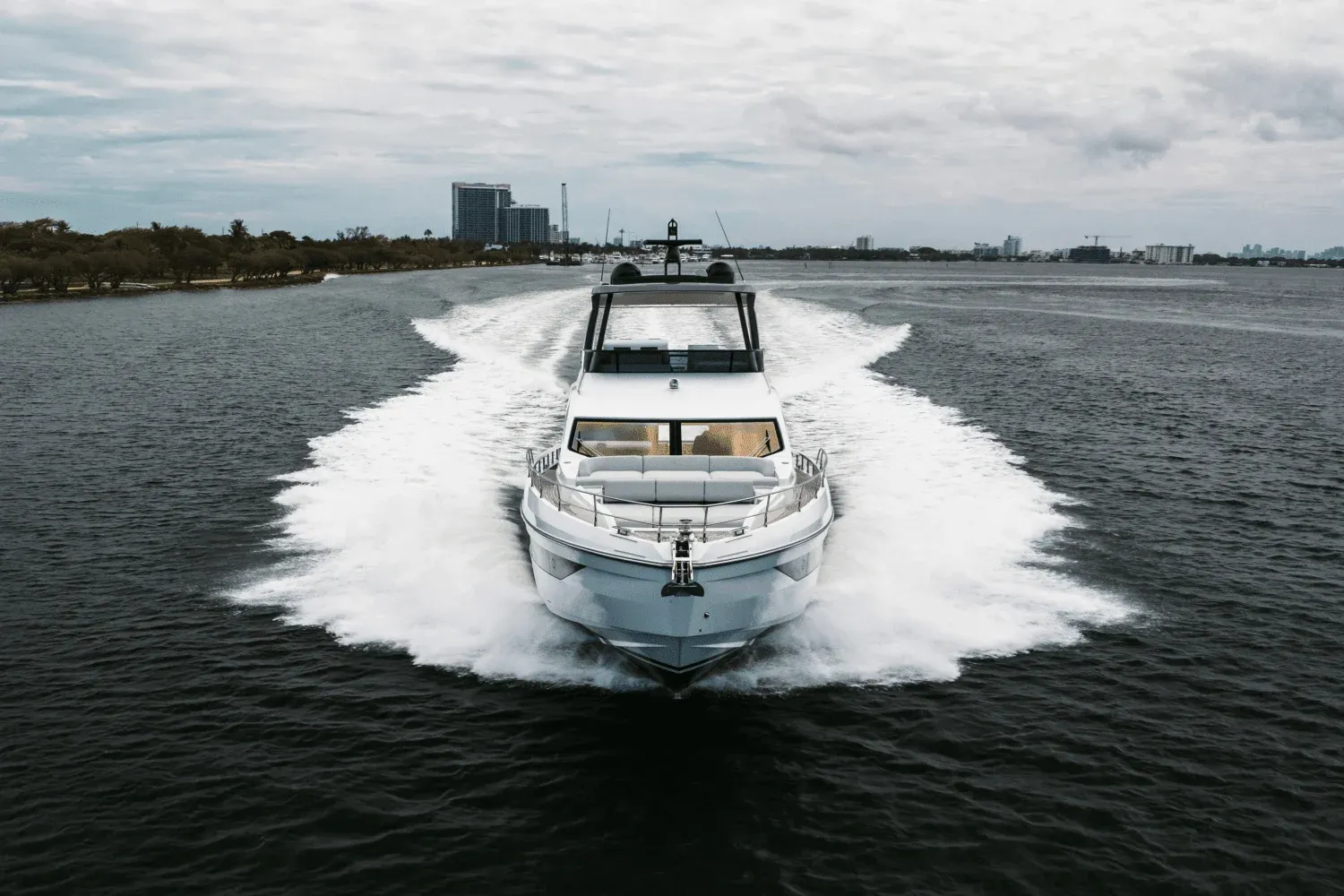 2023 Azimut 68 FLY Image Thumbnail #9