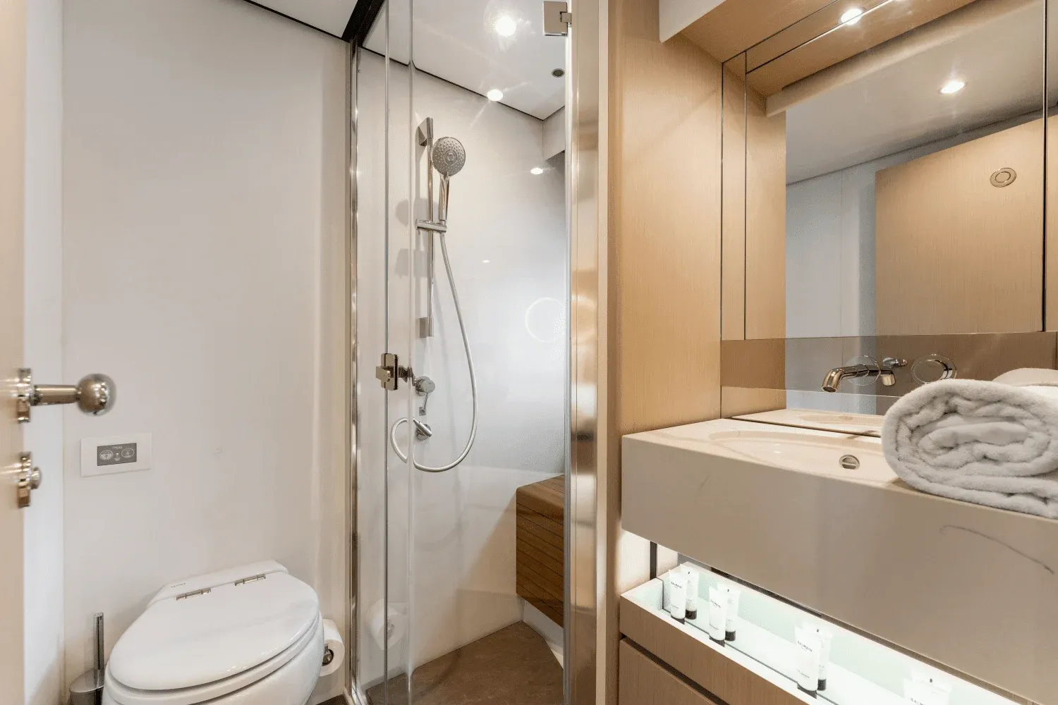 2023 Azimut 68 FLY Image Thumbnail #37