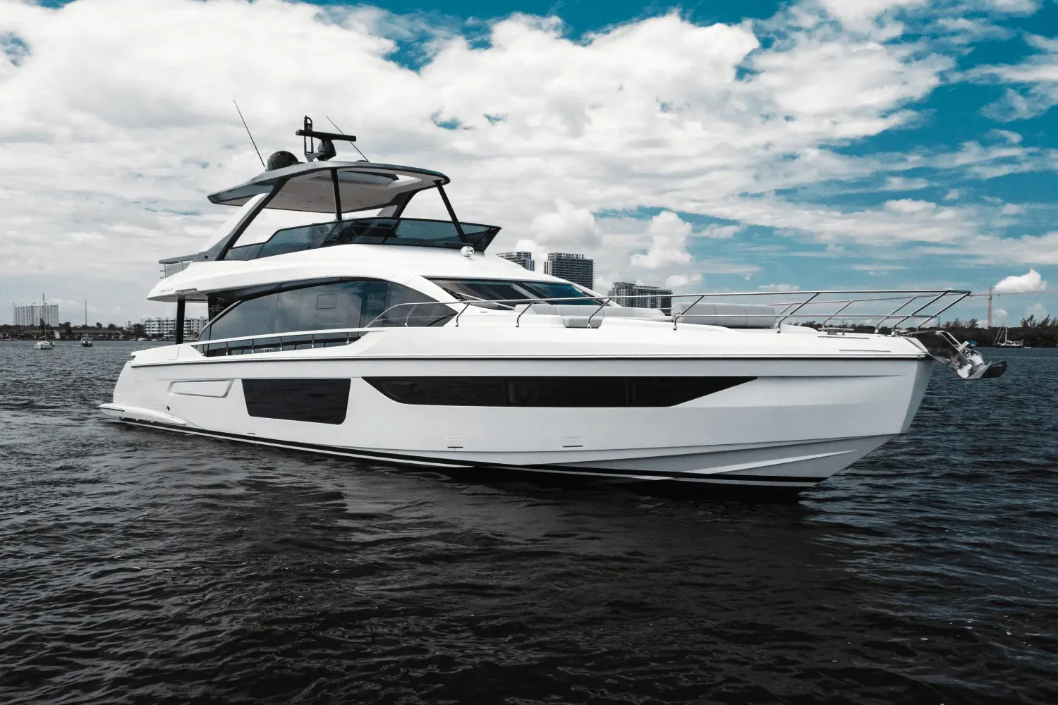2023 Azimut 68 FLY Image Thumbnail #3