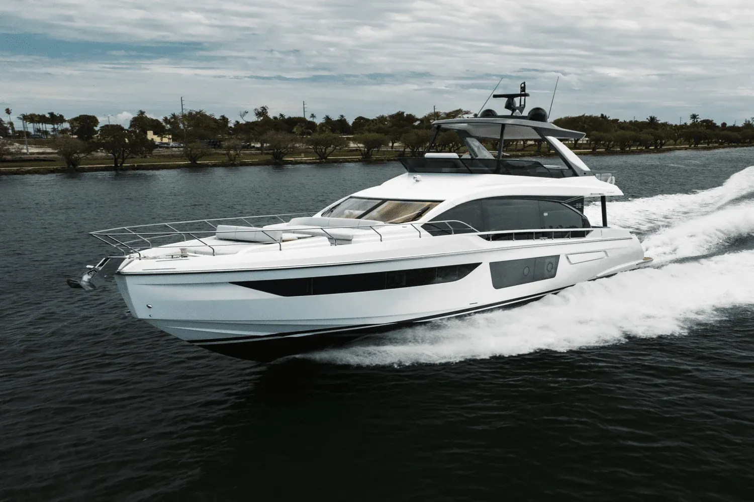 2023 Azimut 68 FLY Image Thumbnail #8