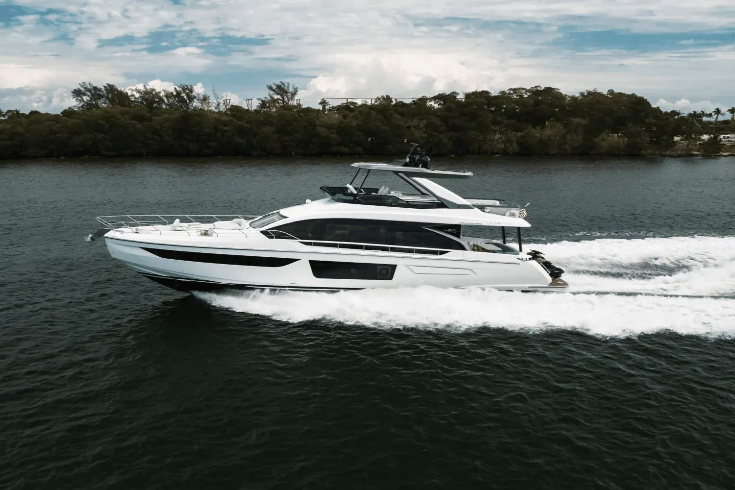 2023 Azimut 68 FLY Image Thumbnail #1