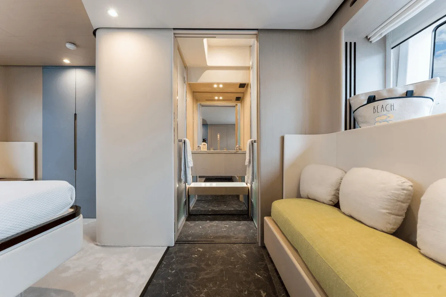 2023 Azimut 68 FLY Image Thumbnail #30