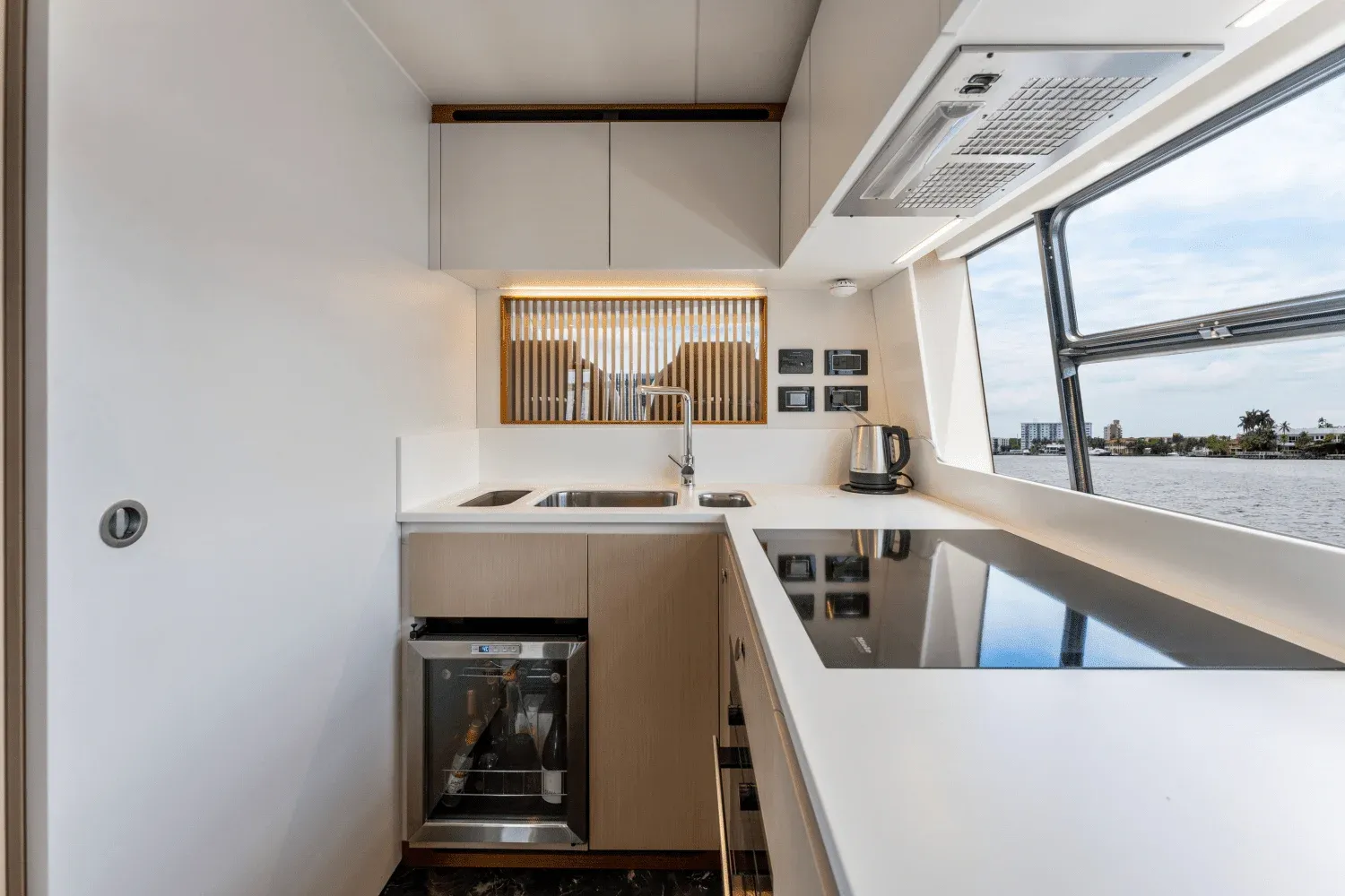 2023 Azimut 68 FLY Image Thumbnail #21