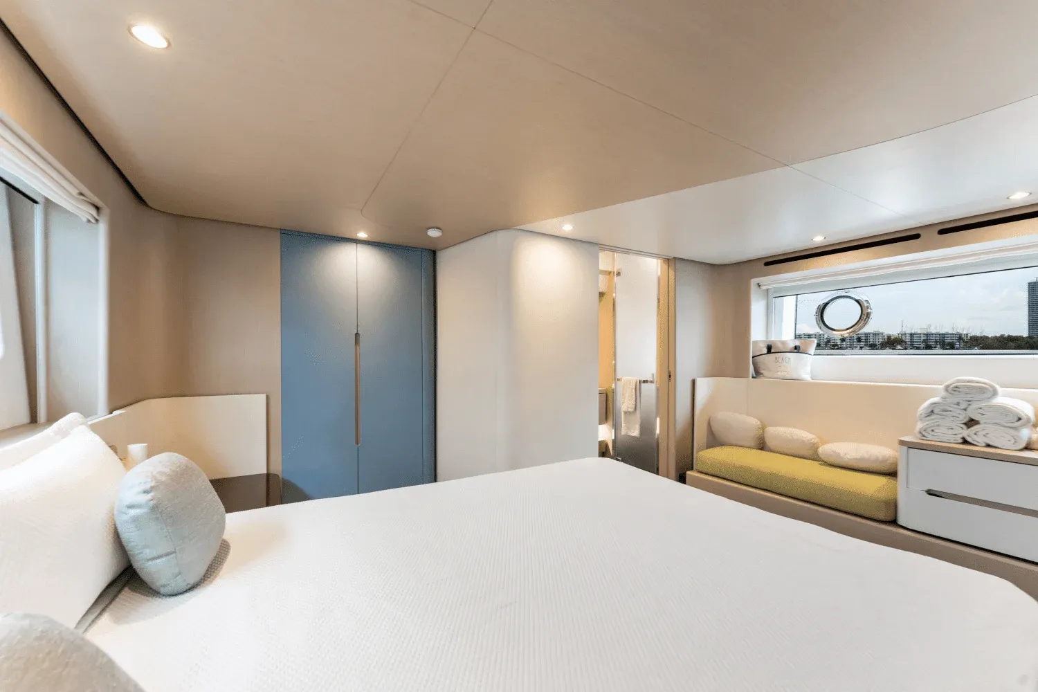 2023 Azimut 68 FLY Image Thumbnail #29