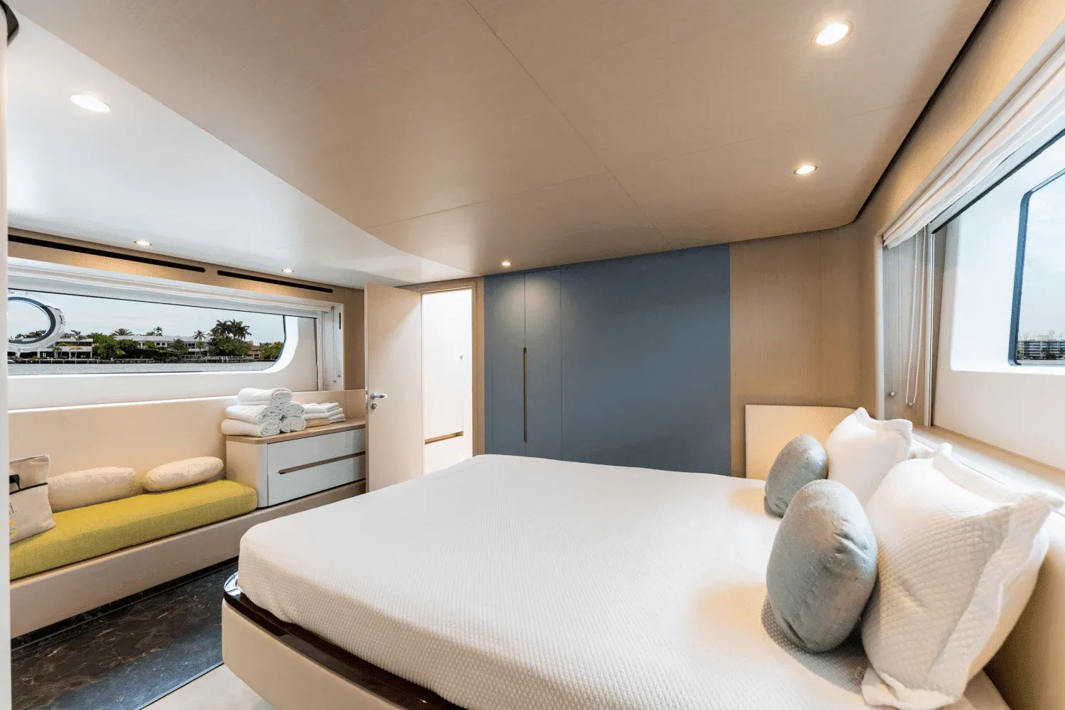 2023 Azimut 68 FLY Image Thumbnail #28